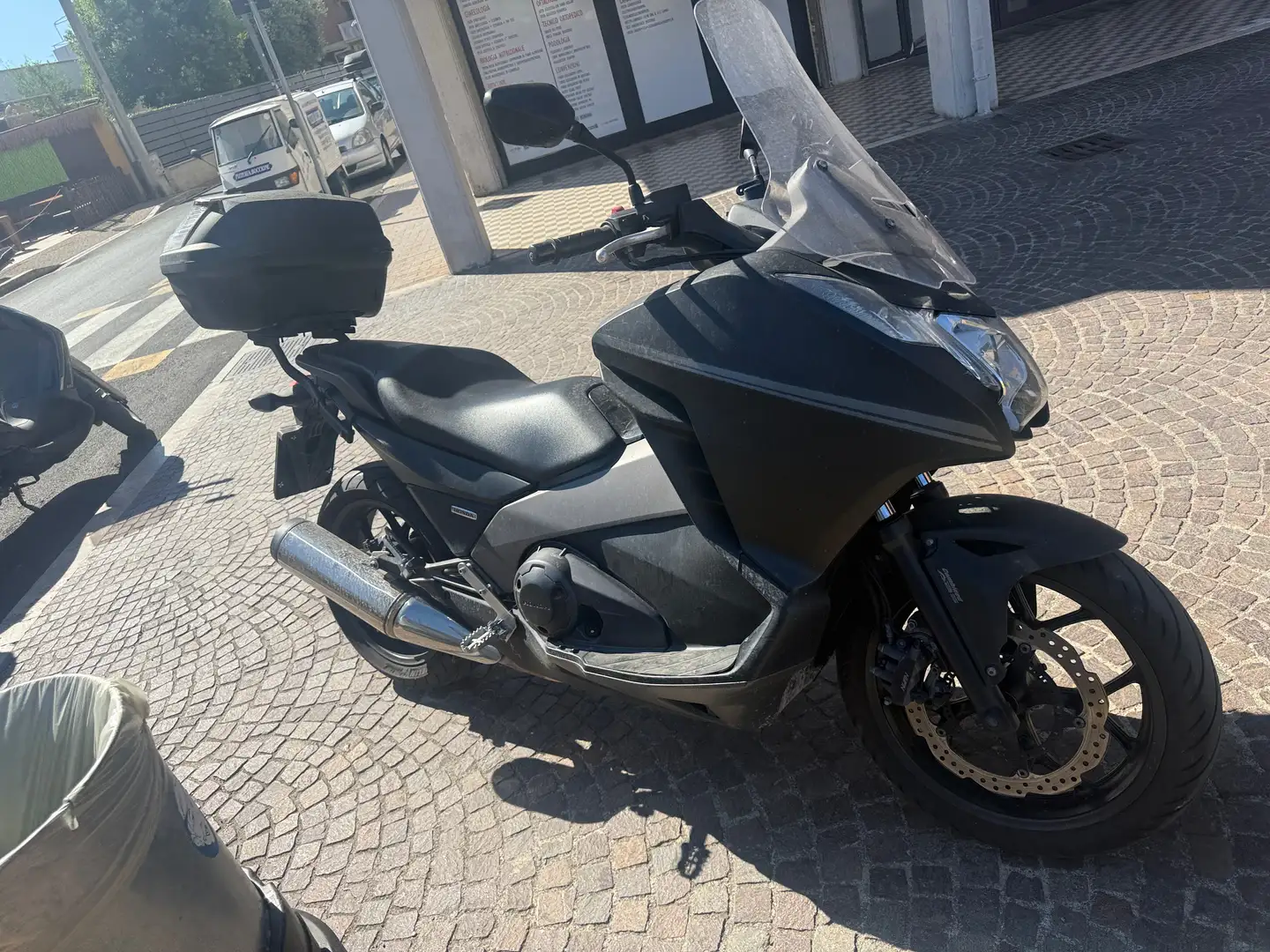 Honda Integra 700 Negru - 1