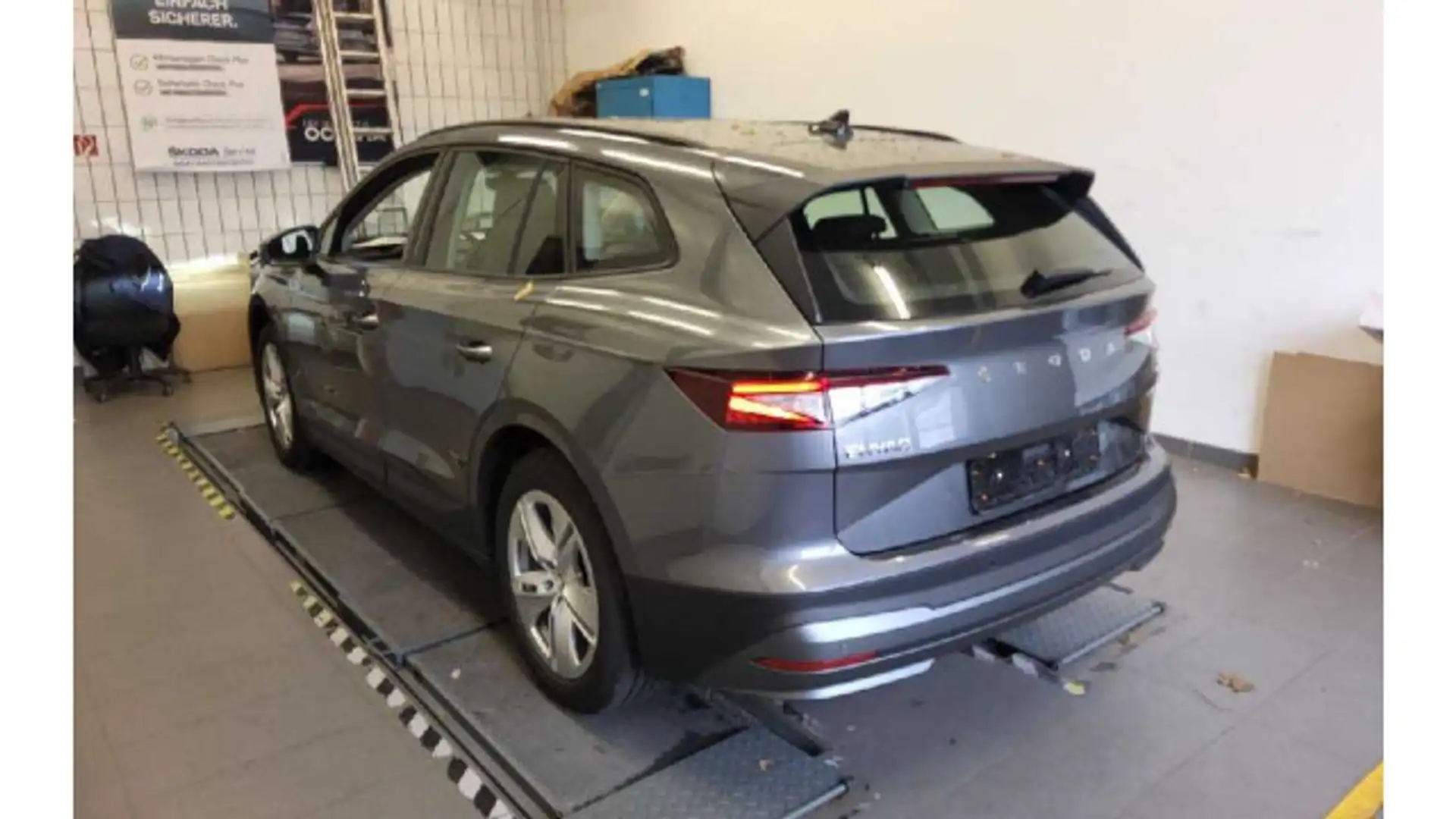 Skoda Enyaq iV 50 Loft Grau - 2