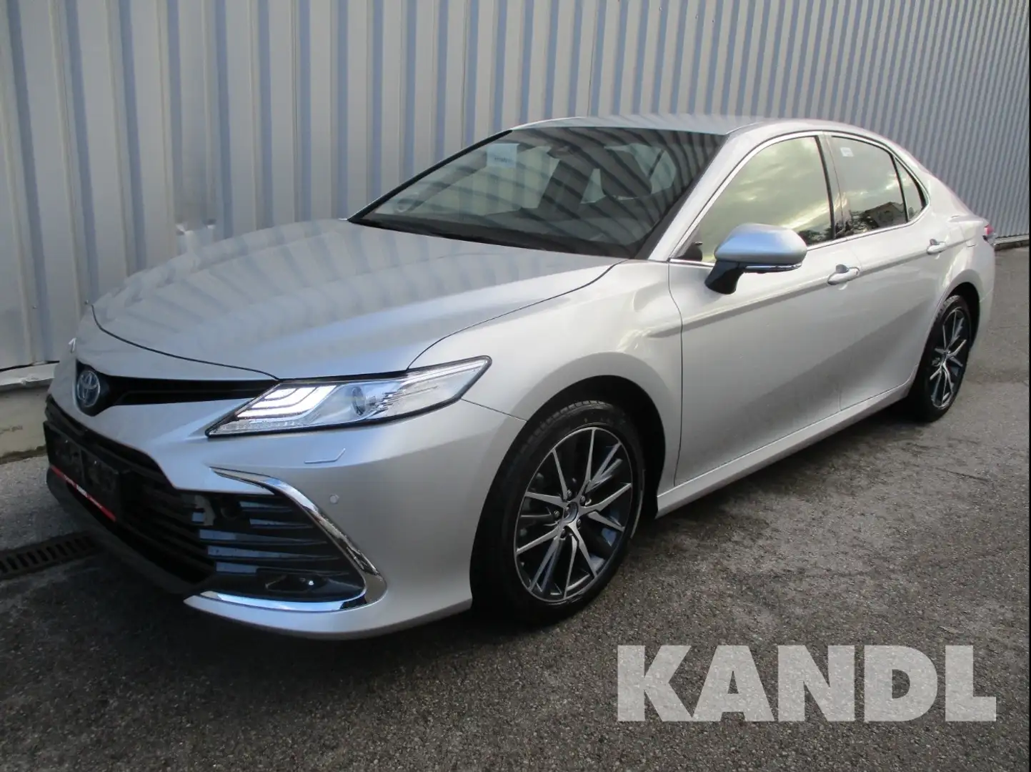Toyota Camry 2,5 HSD Lounge Argent - 1