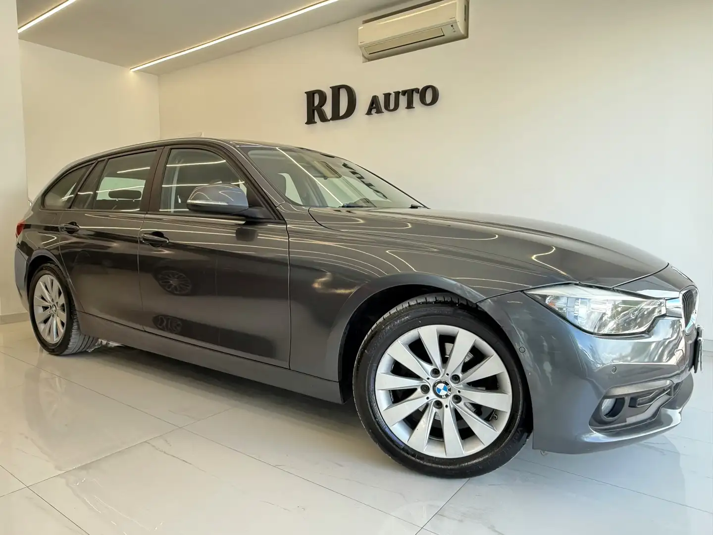 BMW 316 d Touring Sport automatica okneopatentati Gri - 1