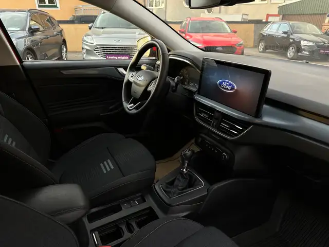 Ford Focus view 14
