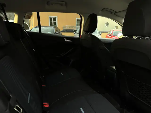 Ford Focus view 13