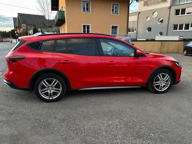 Ford Focus view 2