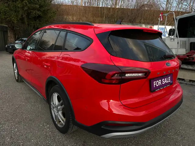 Ford Focus view 3