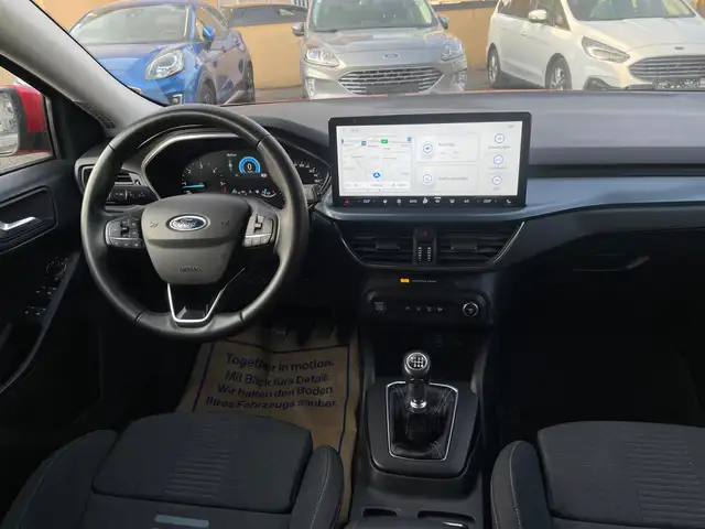 Ford Focus view 15