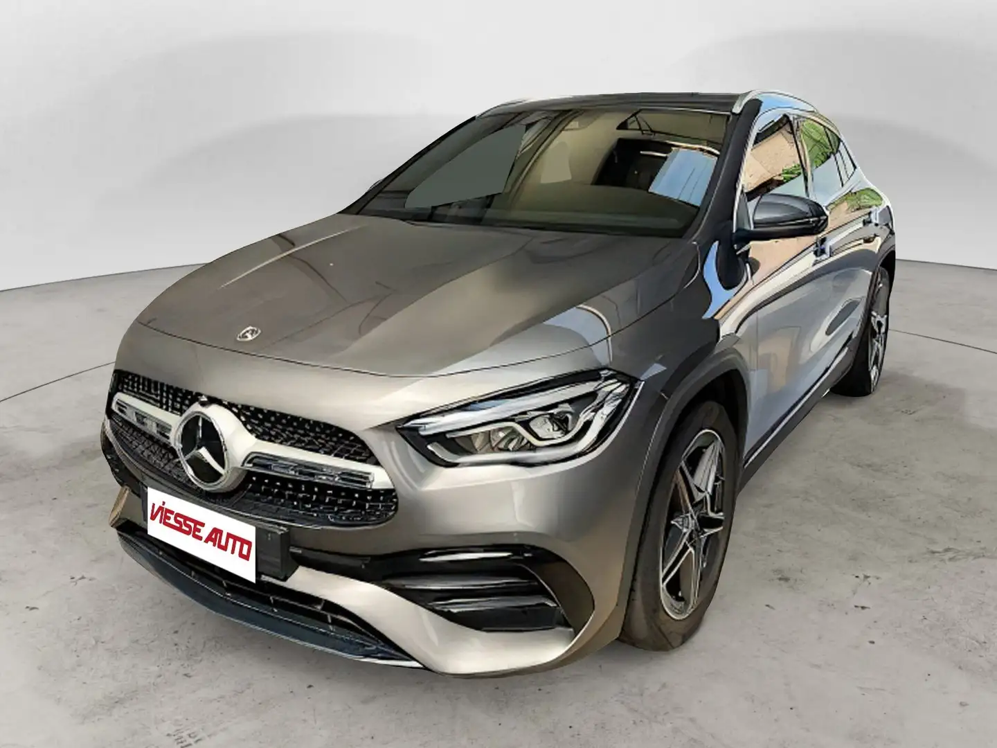 Mercedes-Benz GLA 250 4Matic Premium crna - 1