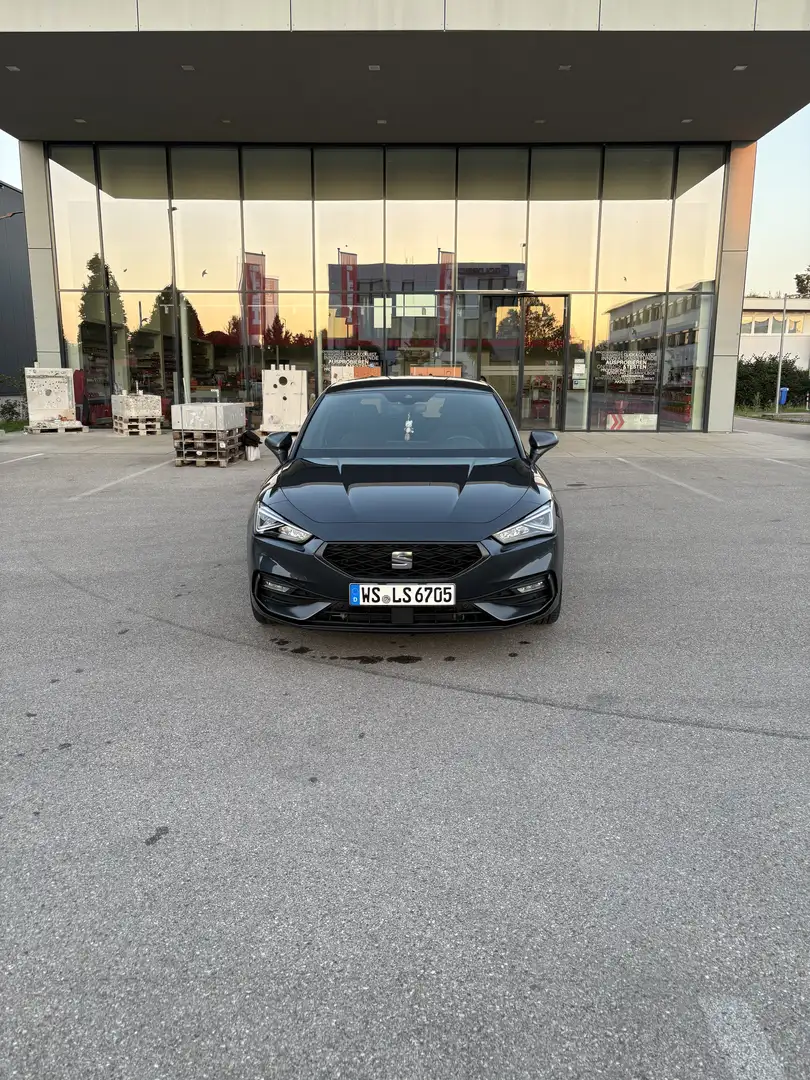 SEAT Leon L1.5 eTSI ACT 110kW FR DSG FR Grau - 1