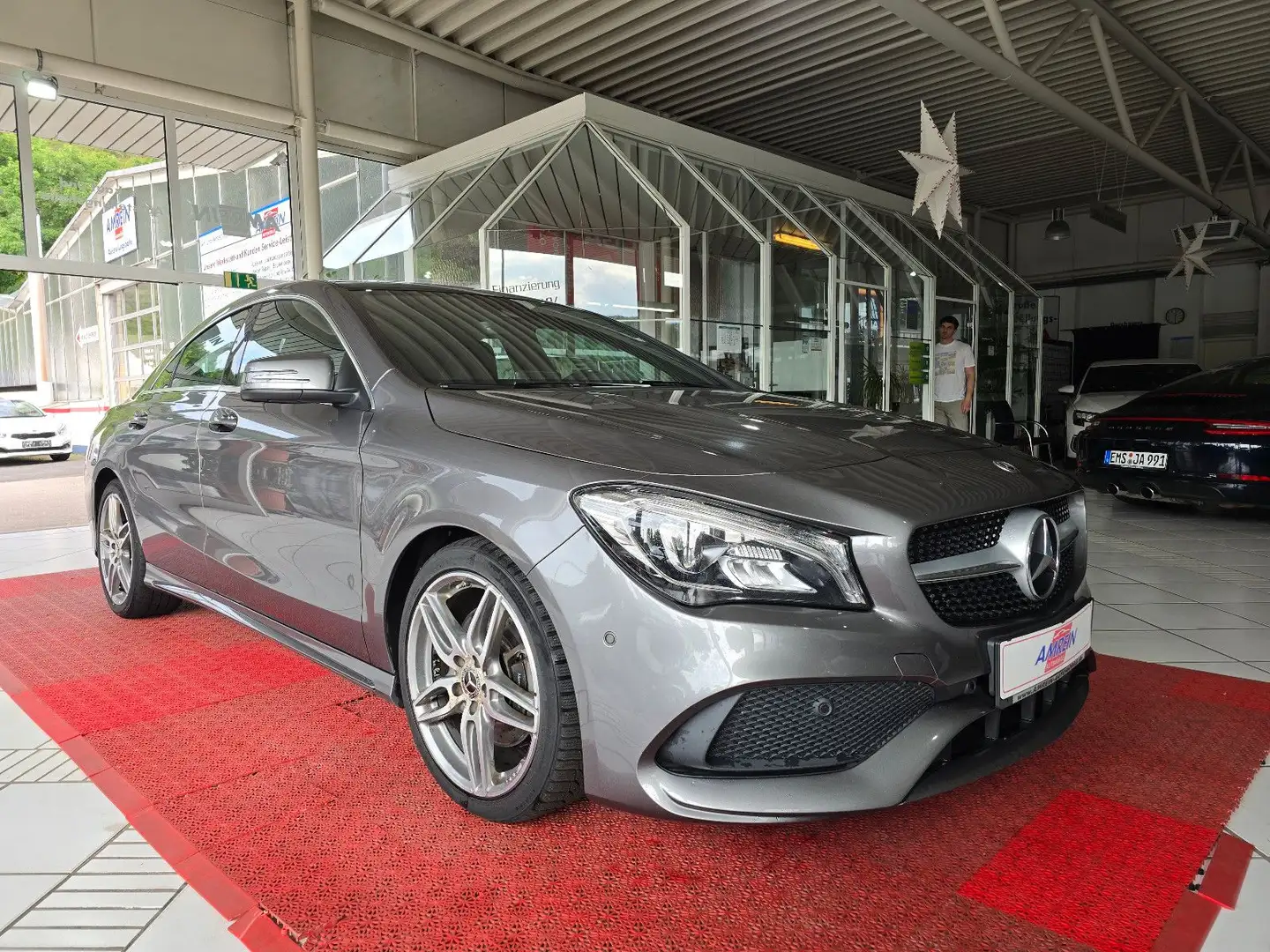 Mercedes-Benz CLA 250 4Matic+AMG+NAVI+KAMERA+H/K+LED+PANO+ Grau - 1