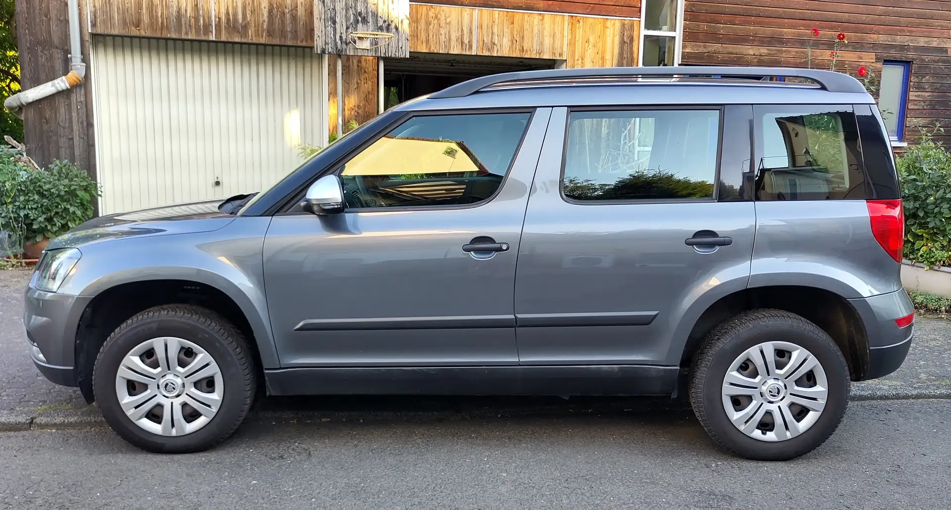 Skoda Yeti Yeti 1.2 TSI Drive Grau - 1