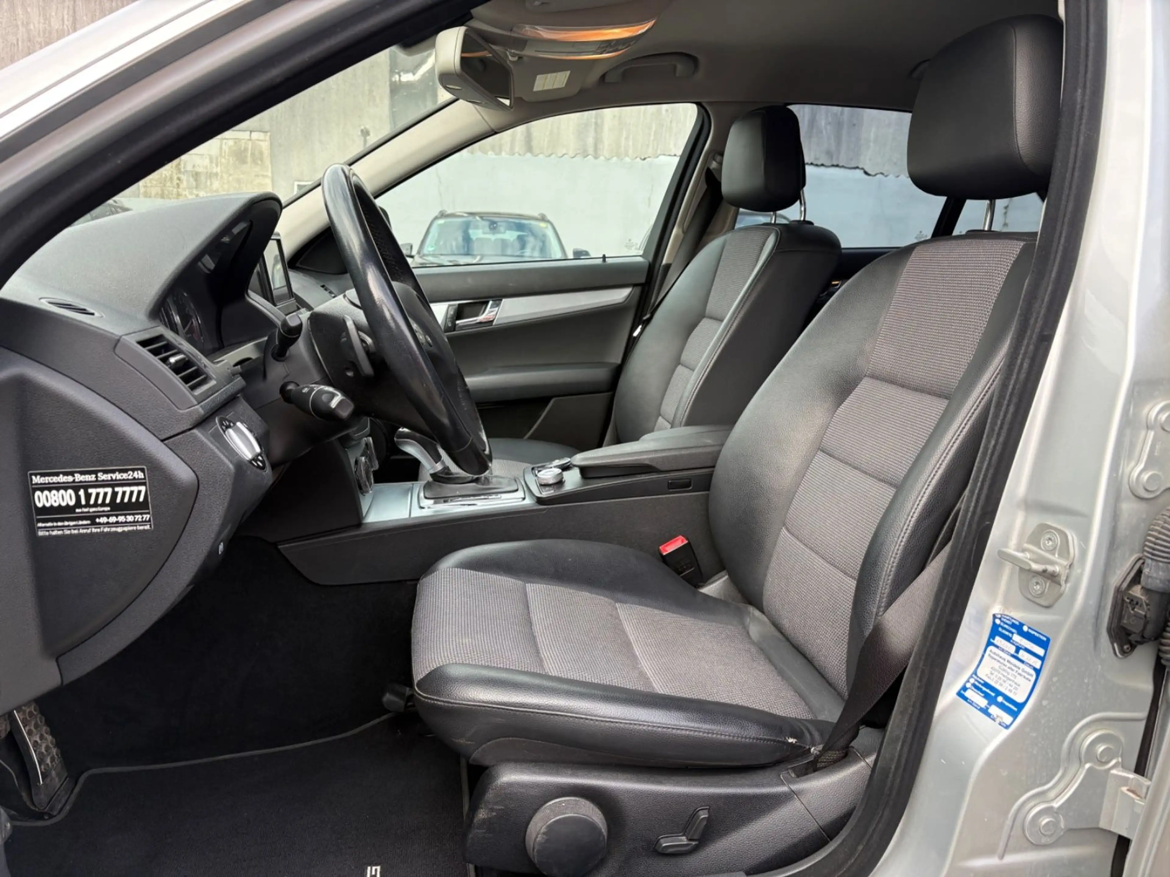 Mercedes-Benz C 200 Limousine C 200 Kompressor AMG-OPTIK — photo 12