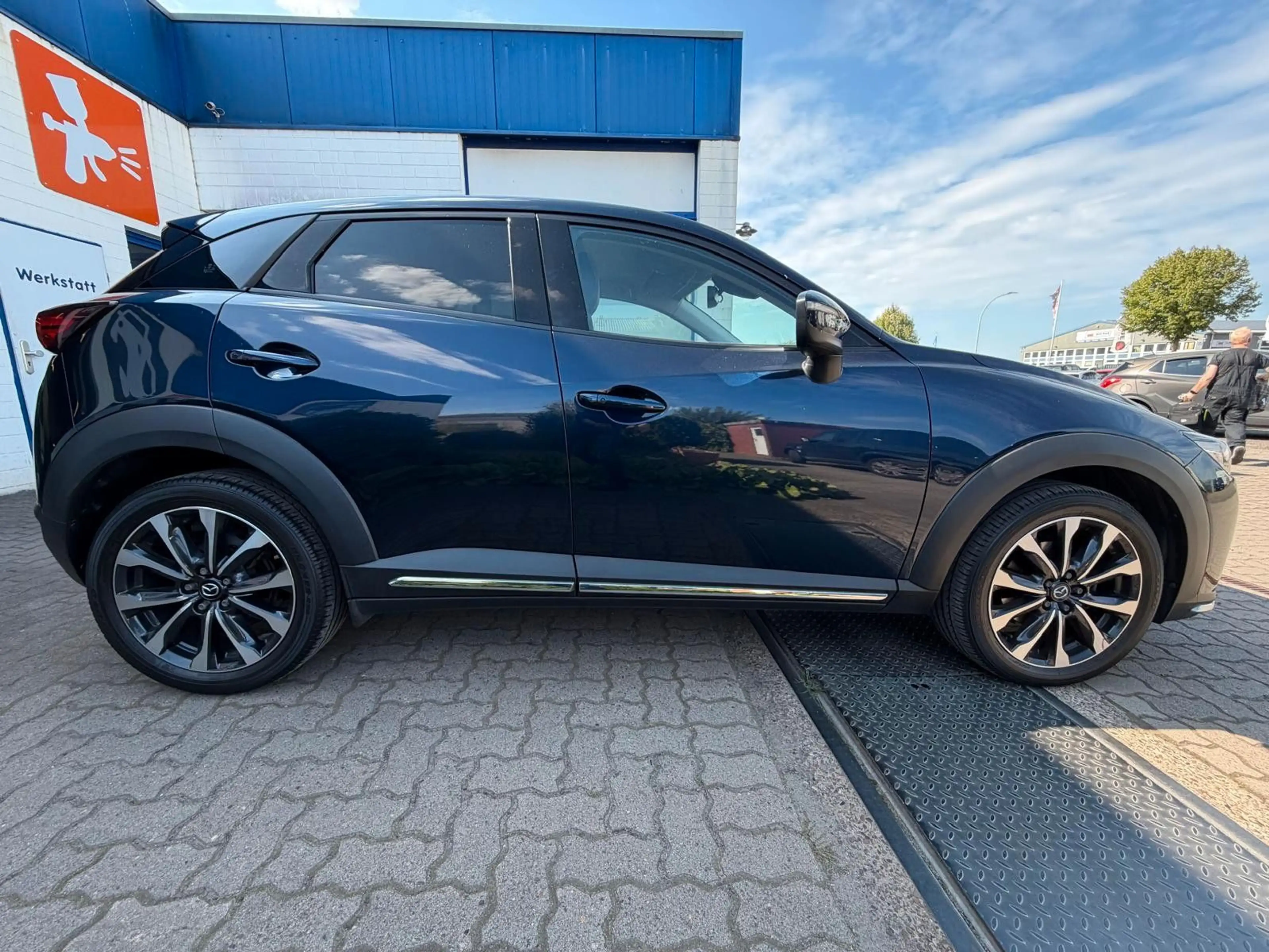 Mazda CX-3 CX-3 Sports-Line/Automatik/R-Kam/Leder/Navi/SHZ — photo 4