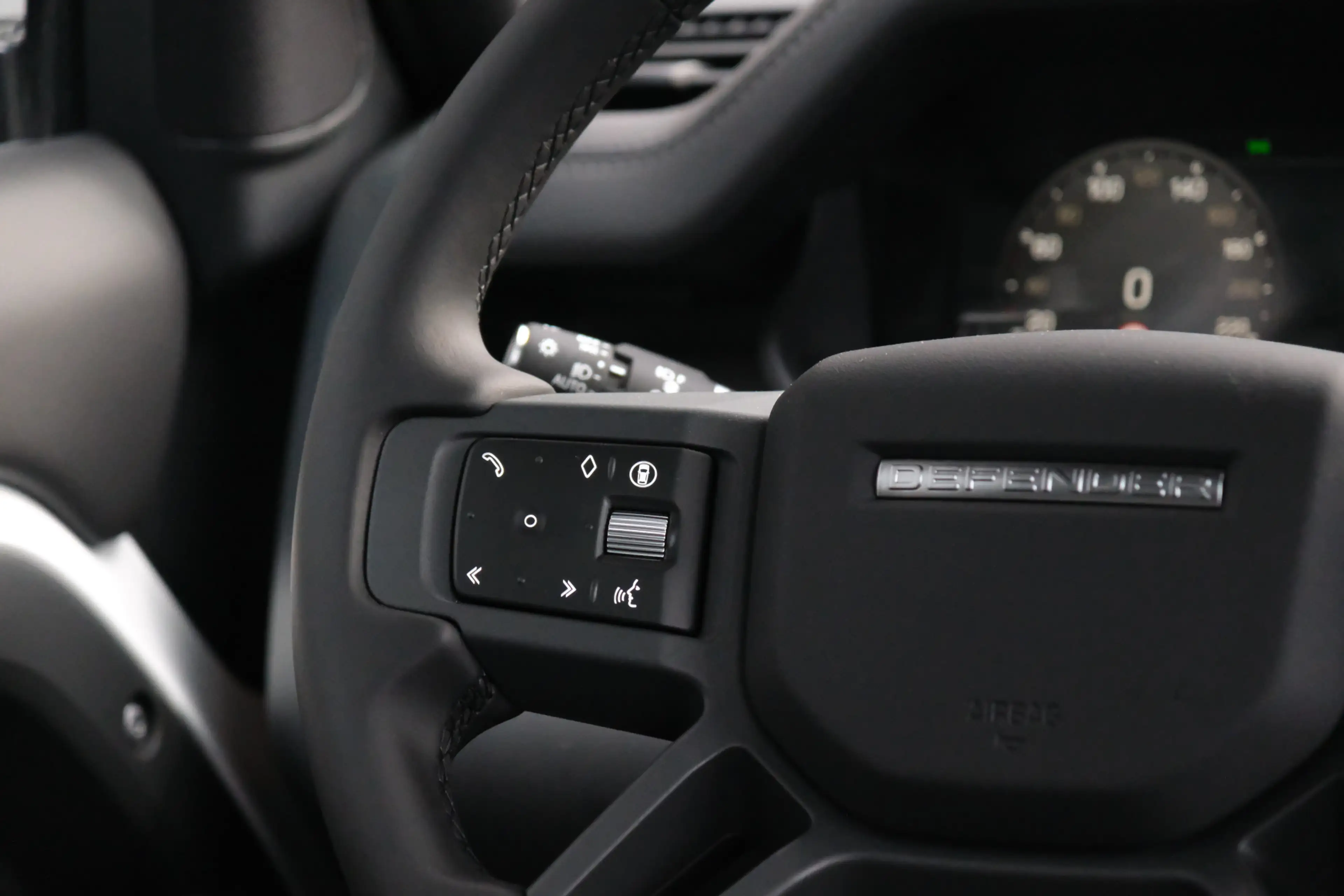 Land Rover Defender 110 2.0 P300e 110 X-Dynamic HSE | HNP € 120.079,- — photo 19
