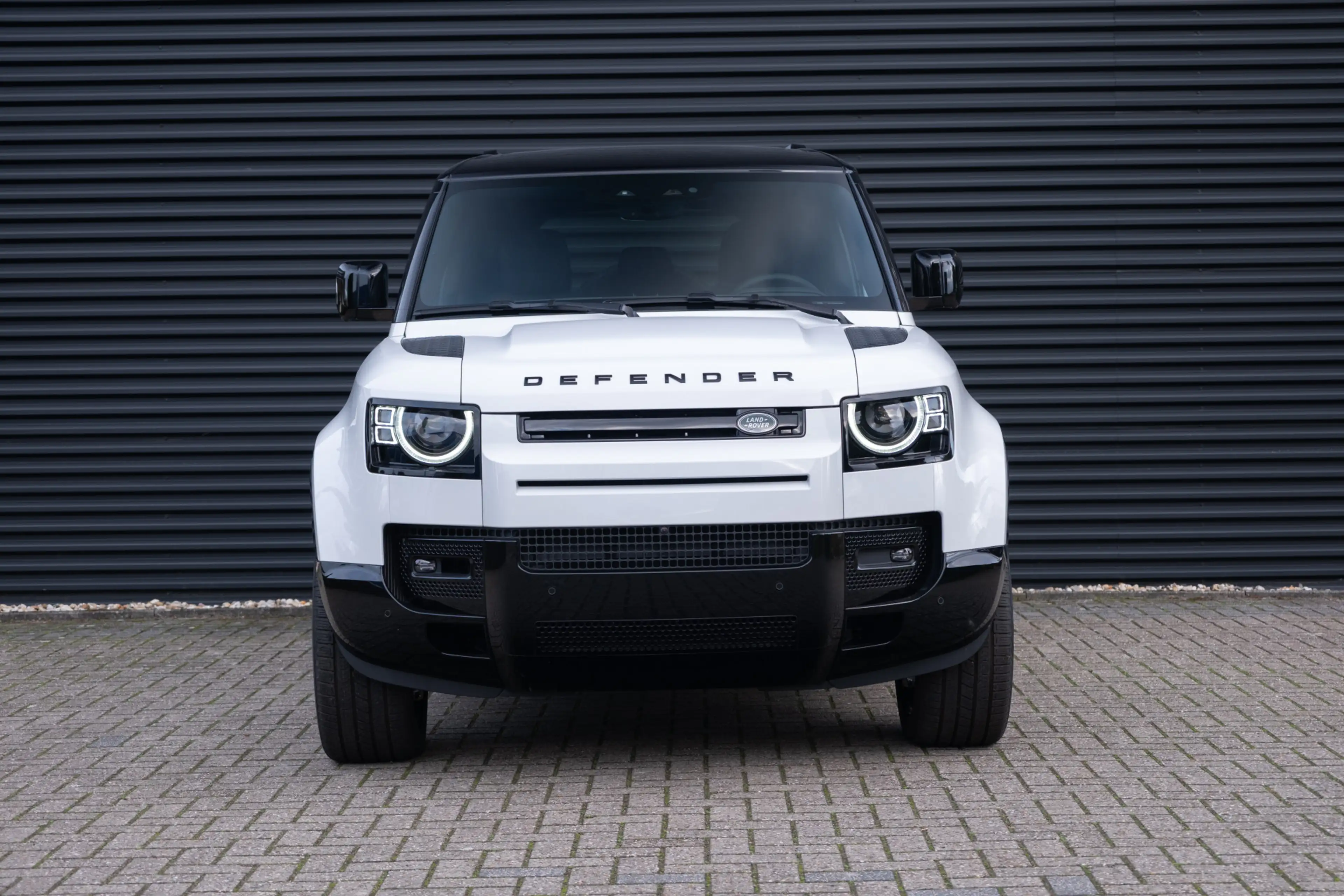 Land Rover Defender 110 2.0 P300e 110 X-Dynamic HSE | HNP € 120.079,- — photo 5
