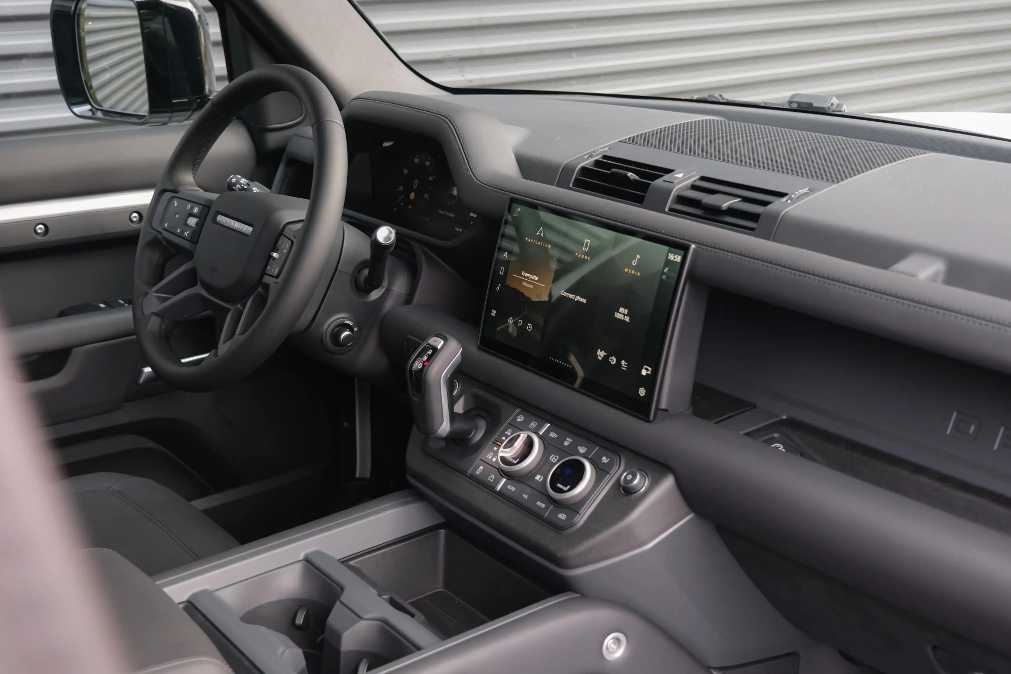 Land Rover Defender 110 2.0 P300e 110 X-Dynamic HSE | HNP € 120.079,- — photo 11