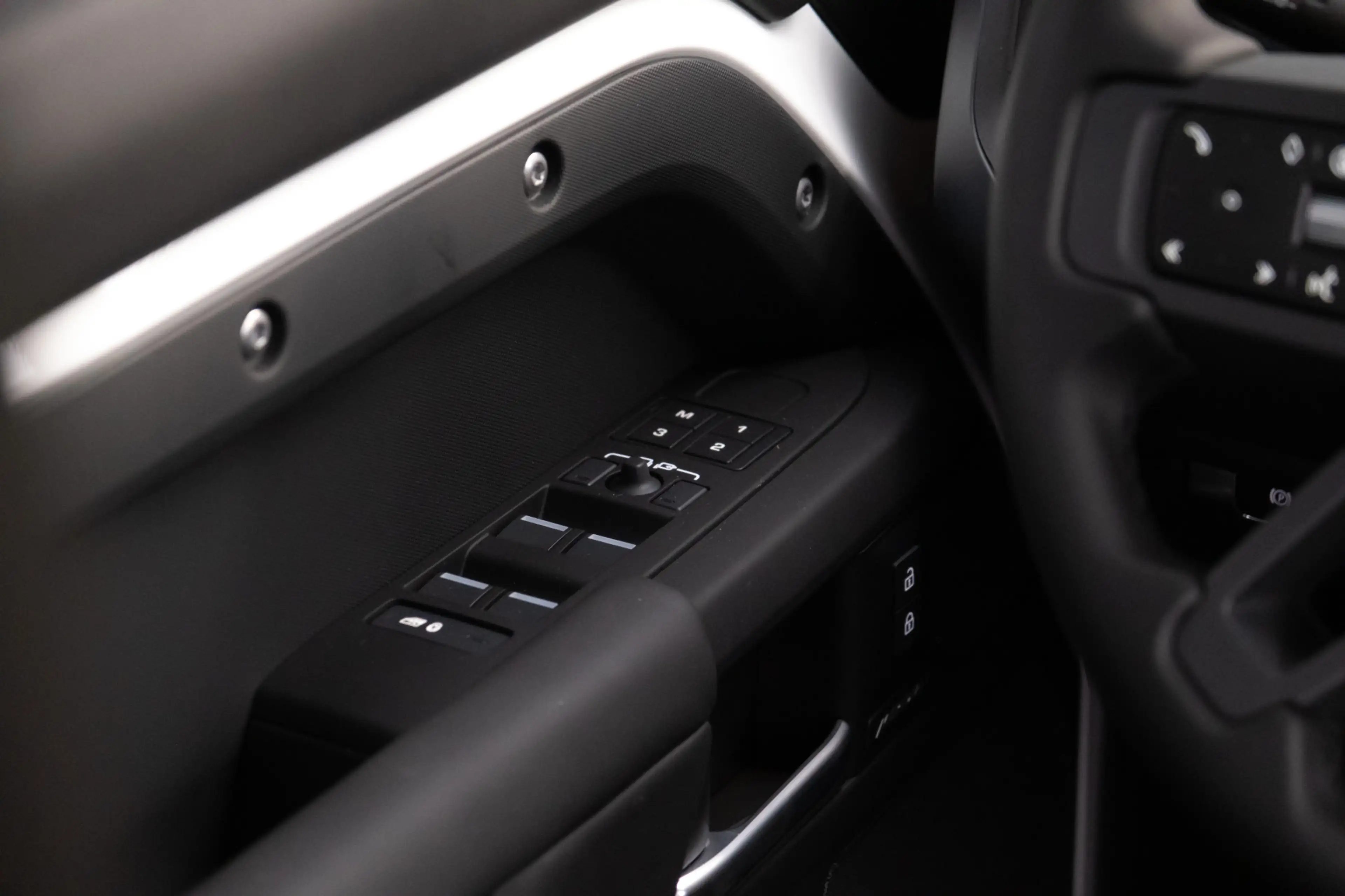 Land Rover Defender 110 2.0 P300e 110 X-Dynamic HSE | HNP € 120.079,- — photo 20