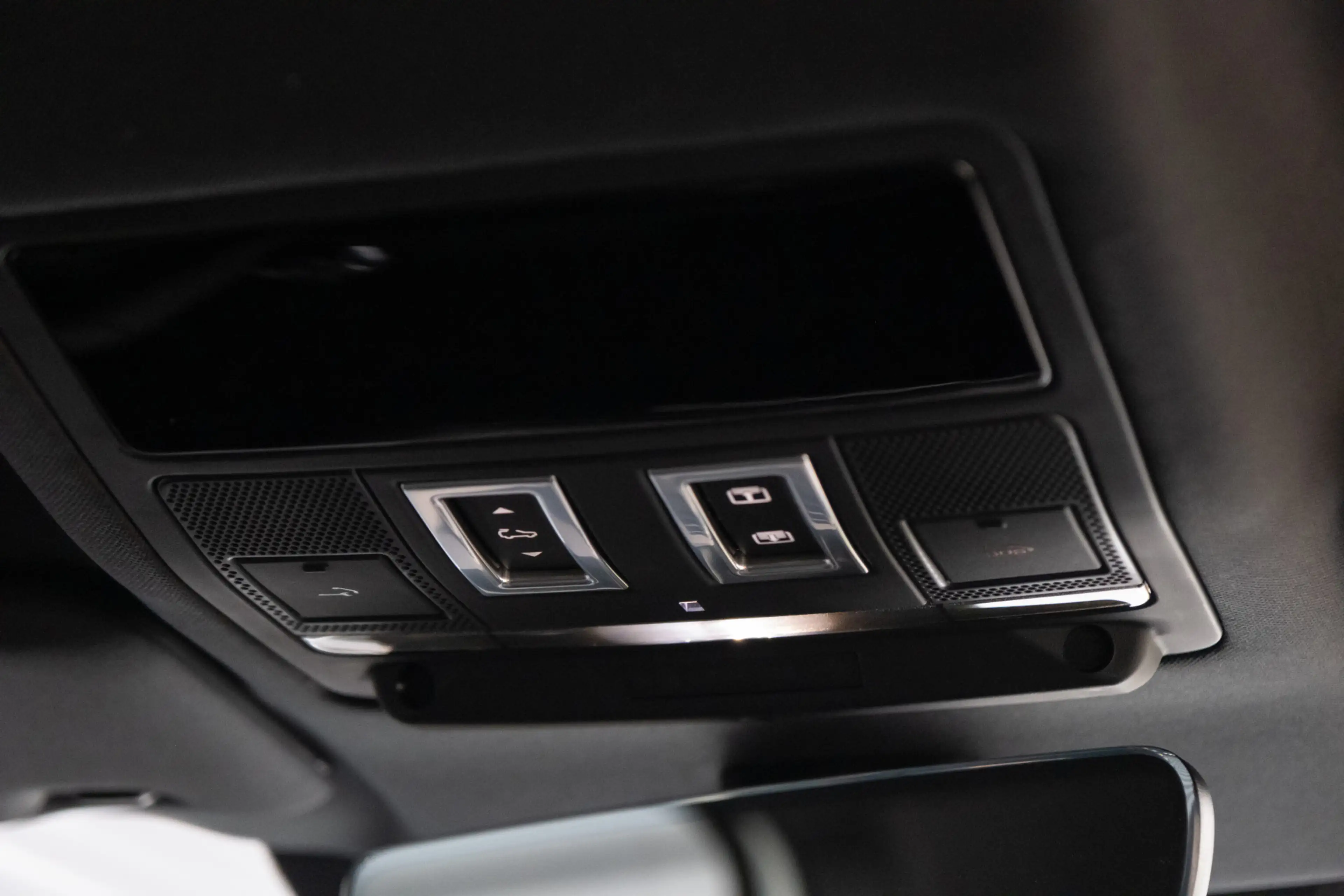 Land Rover Defender 110 2.0 P300e 110 X-Dynamic HSE | HNP € 120.079,- — photo 16
