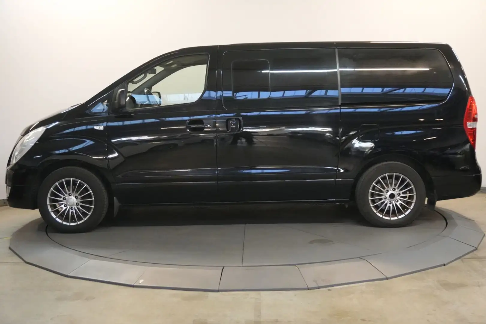 Hyundai H-1 2.5 CRDi Travel Comf. Automatik 8Sitzer AHK Schwarz - 2