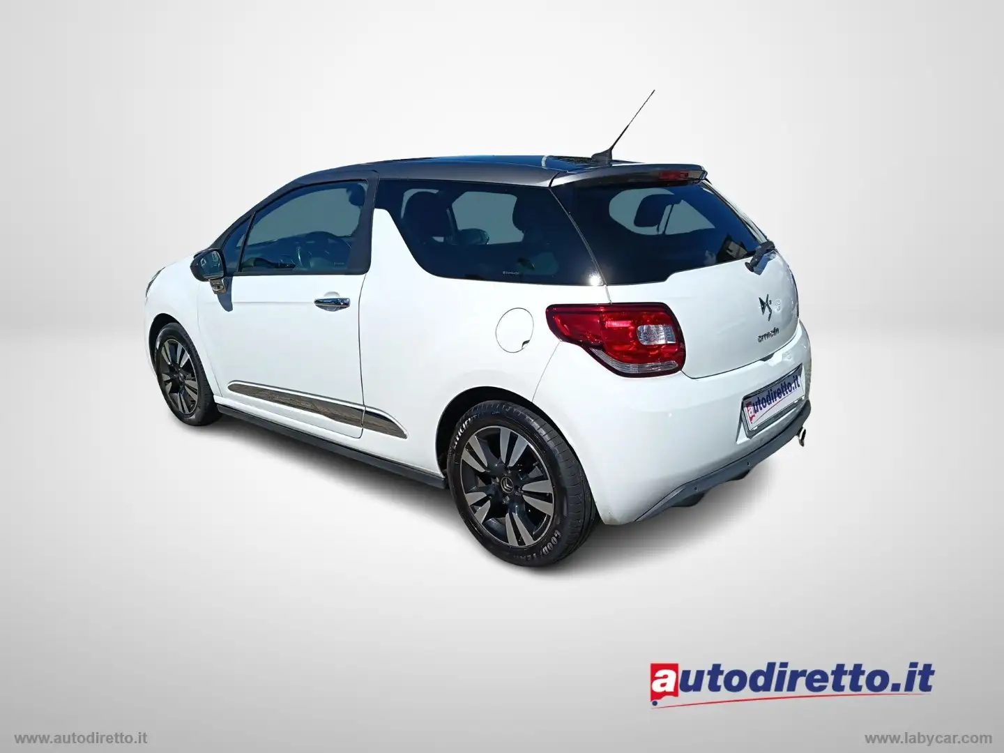 DS Automobiles DS 3 DS 3 1.2 VTi 82 So Chic Alb - 2