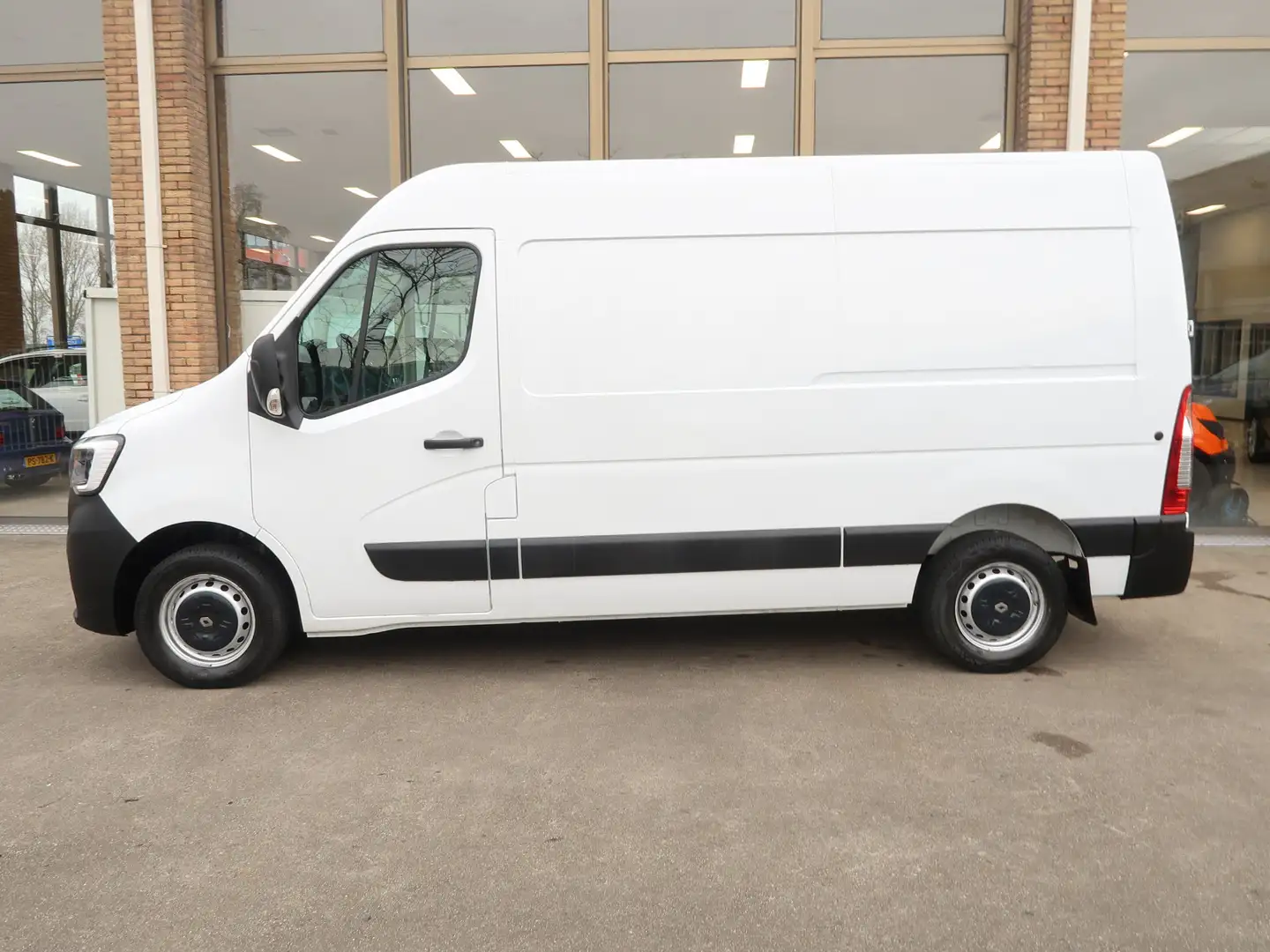 Renault Master 2.3 dCi 135PK L2/H2 Airco Cruisecontrol Wit - 2