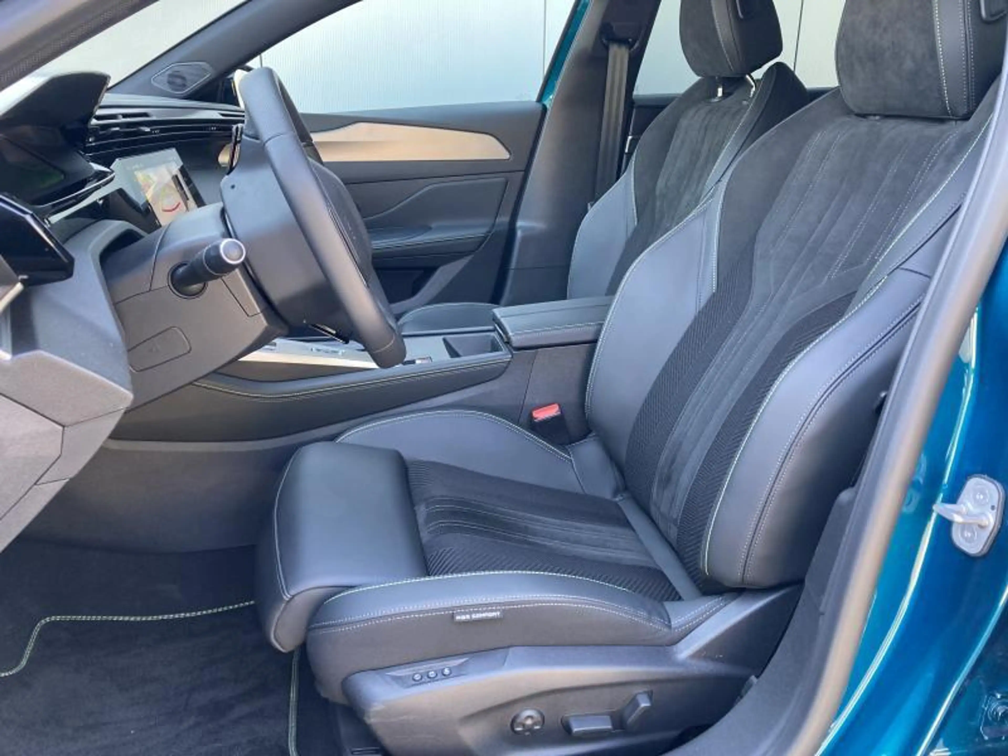 Peugeot 308 GT - Mild Hybrid - Full Option — photo 6