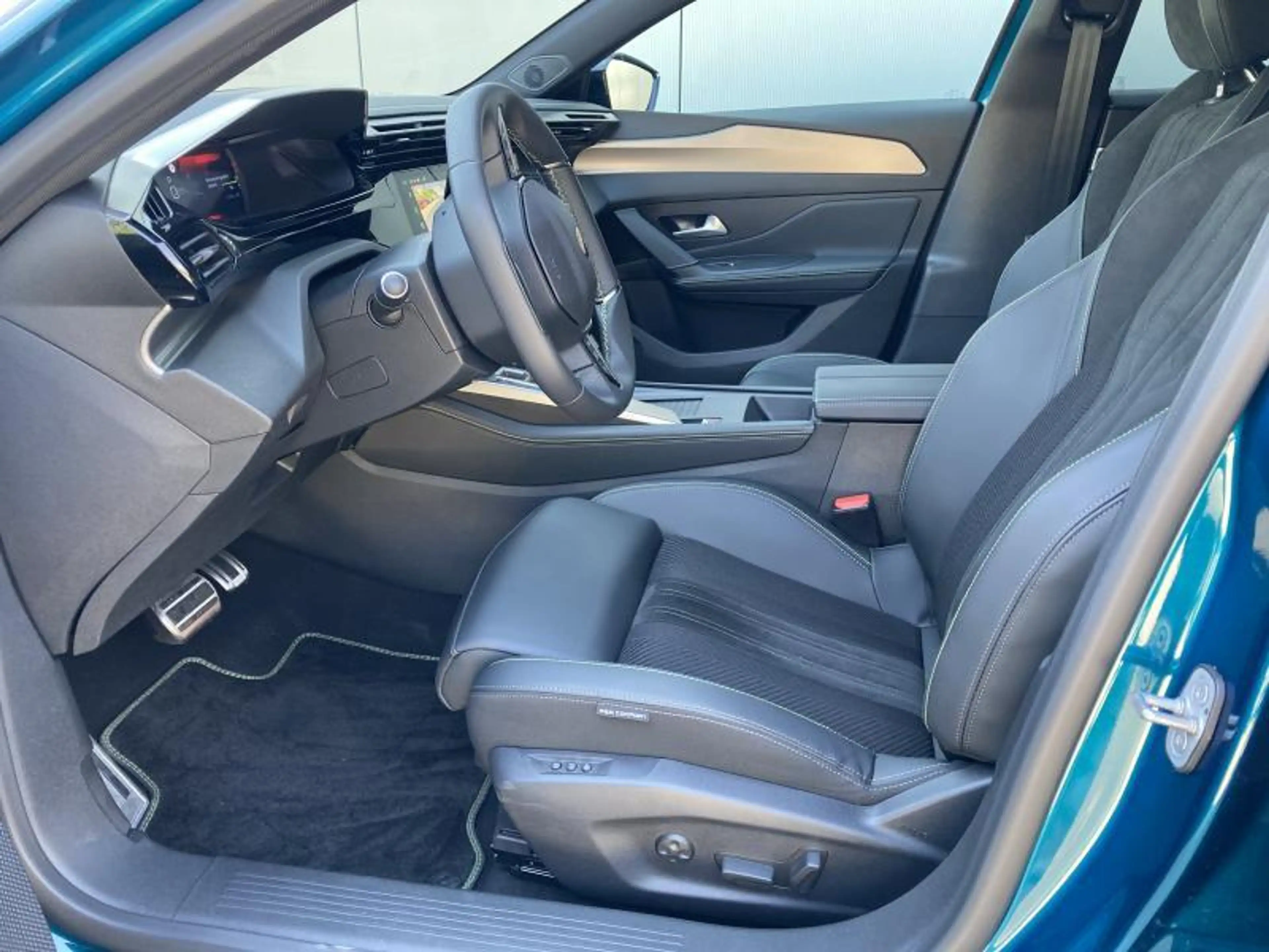 Peugeot 308 GT - Mild Hybrid - Full Option — photo 5