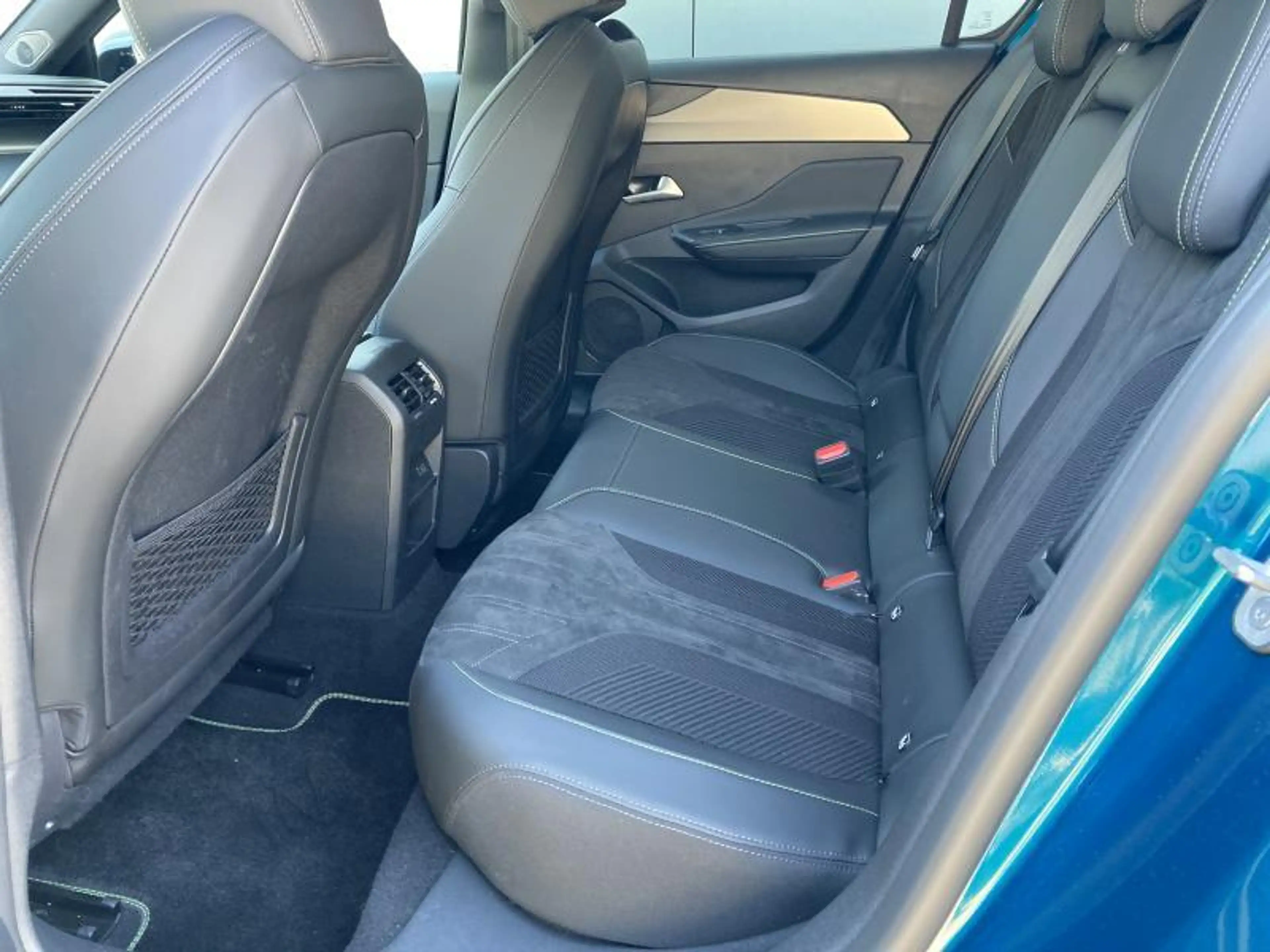 Peugeot 308 GT - Mild Hybrid - Full Option — photo 8