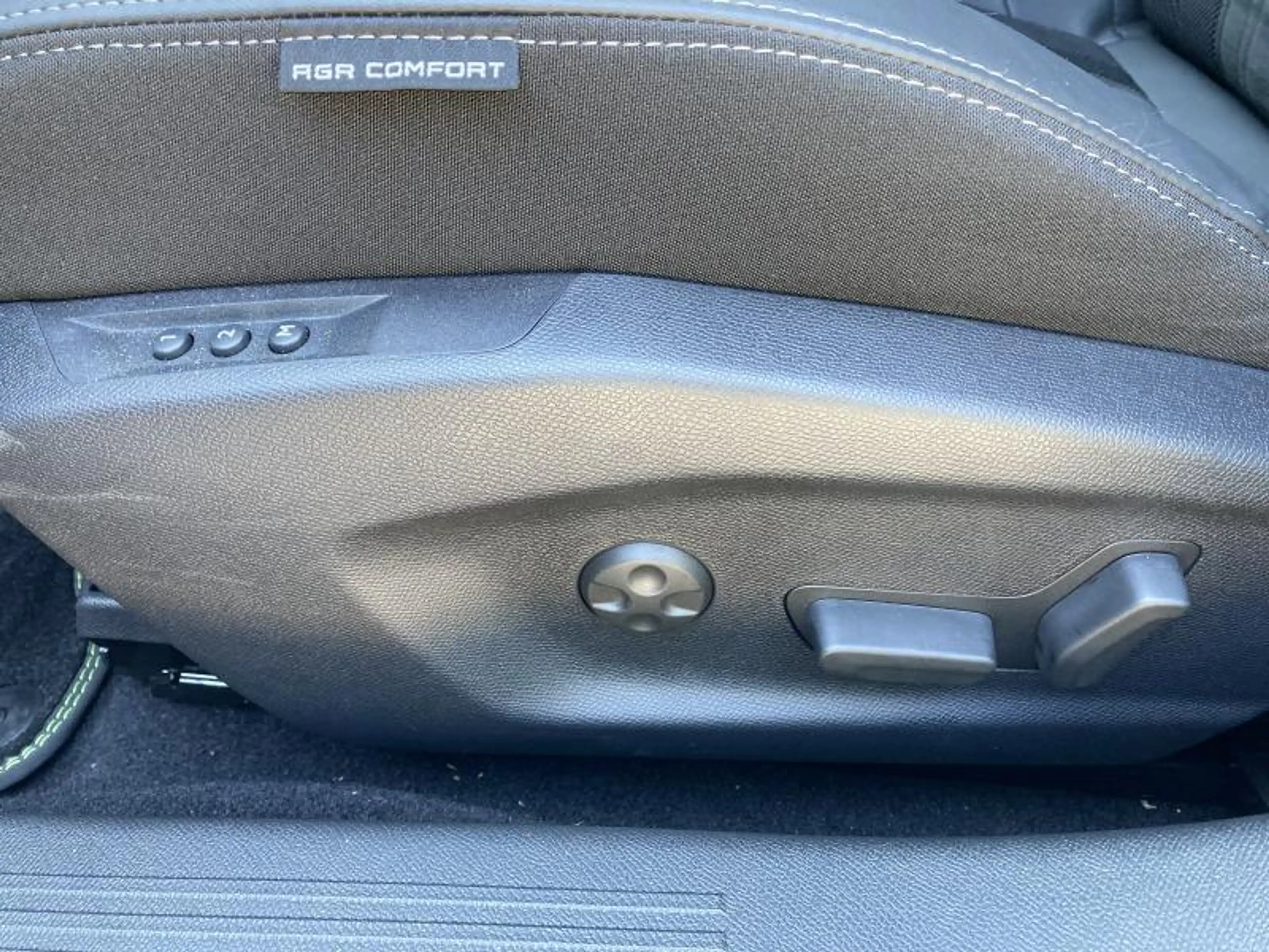 Peugeot 308 GT - Mild Hybrid - Full Option — photo 7
