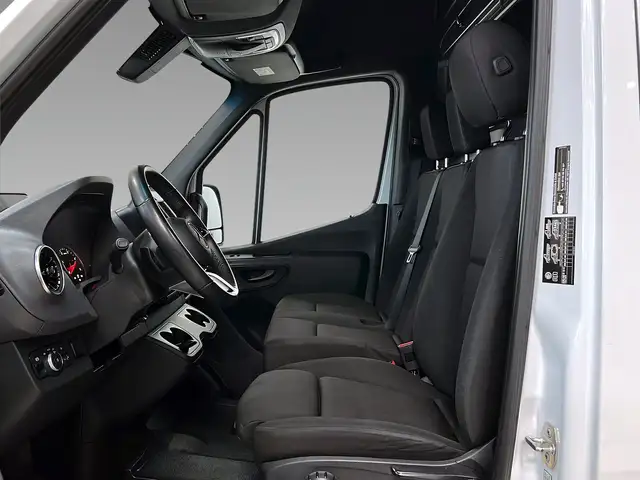 Mercedes-Benz Sprinter view 9