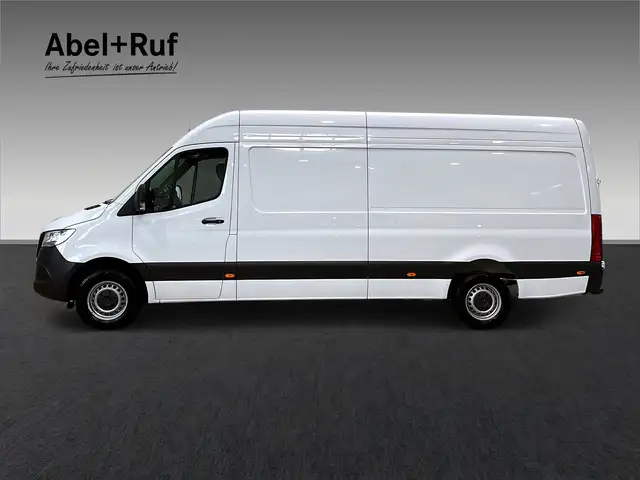 Mercedes-Benz Sprinter view 5