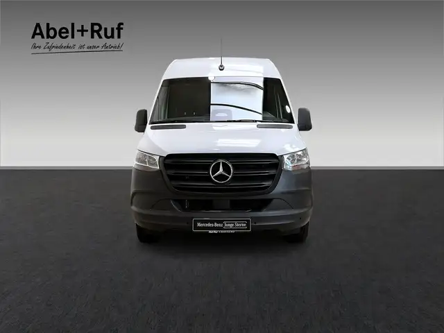 Mercedes-Benz Sprinter view 2