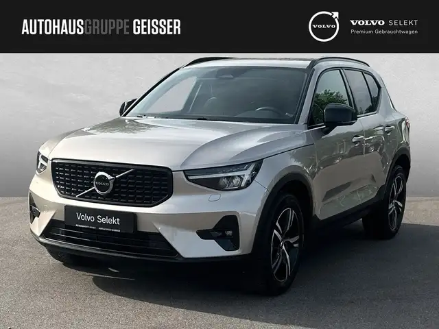 Volvo XC40 B3 MILD Hybrid Automatik Plus Dark LED