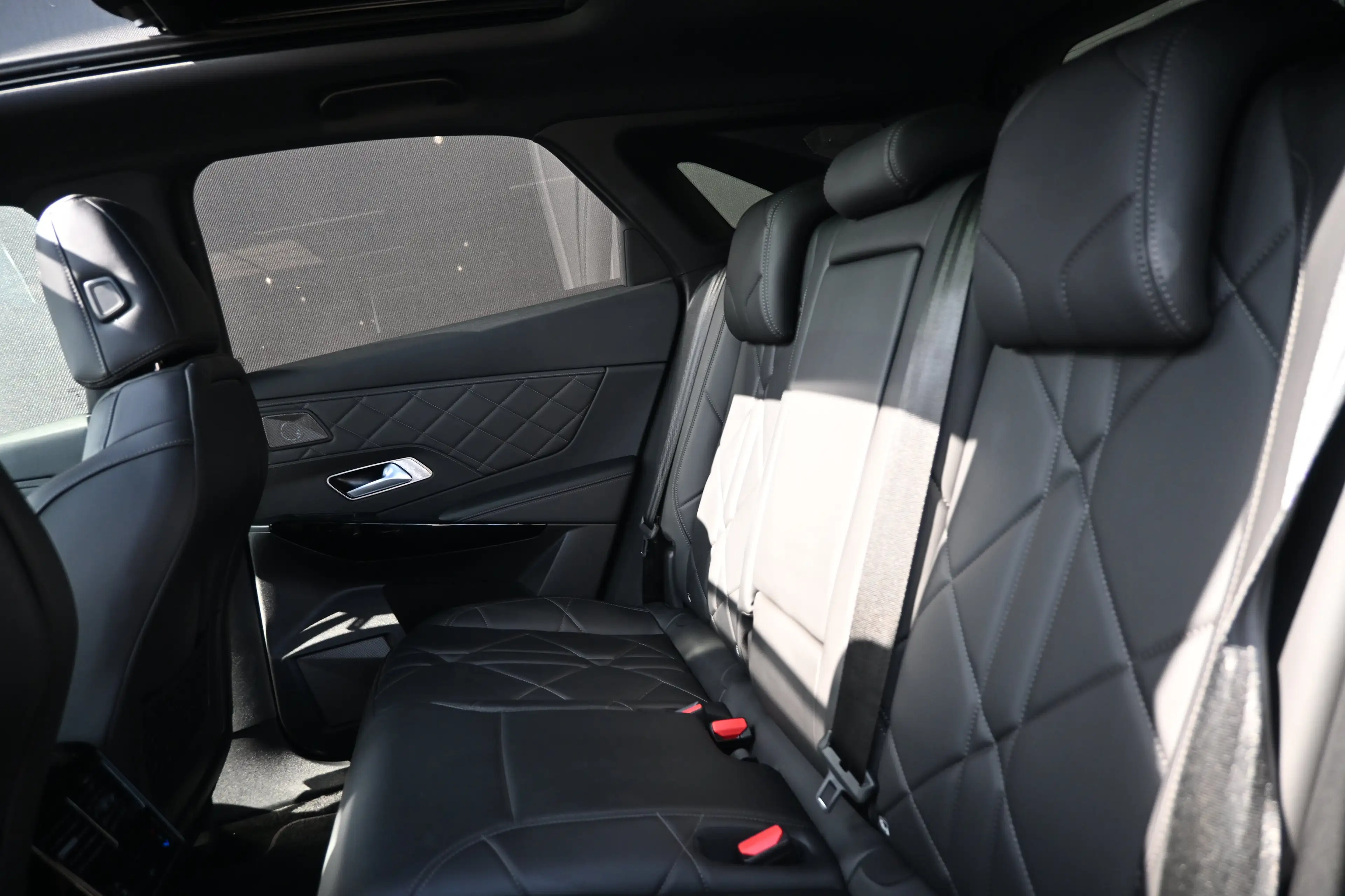 DS Automobiles DS 7 1.6 PHEV 300 4x4 Pallas | Schuif-/Kanteldak | Vol- — photo 14