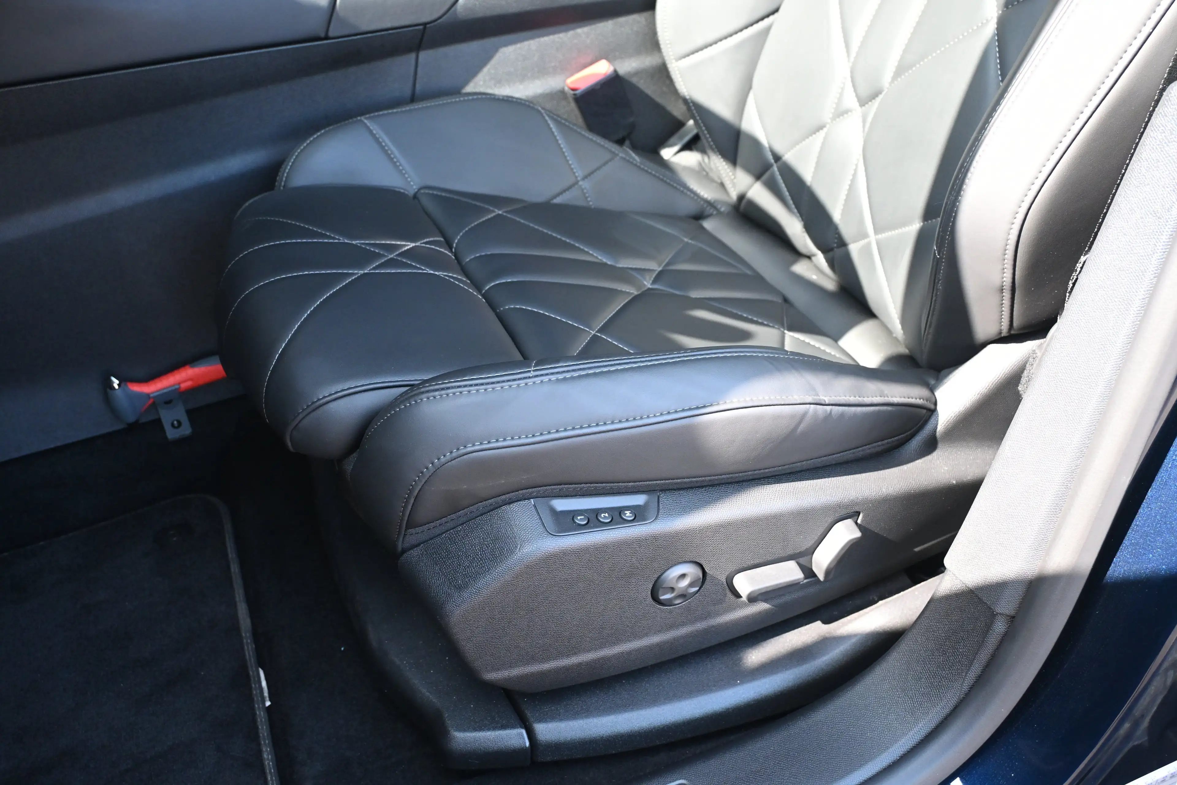 DS Automobiles DS 7 1.6 PHEV 300 4x4 Pallas | Schuif-/Kanteldak | Vol- — photo 11