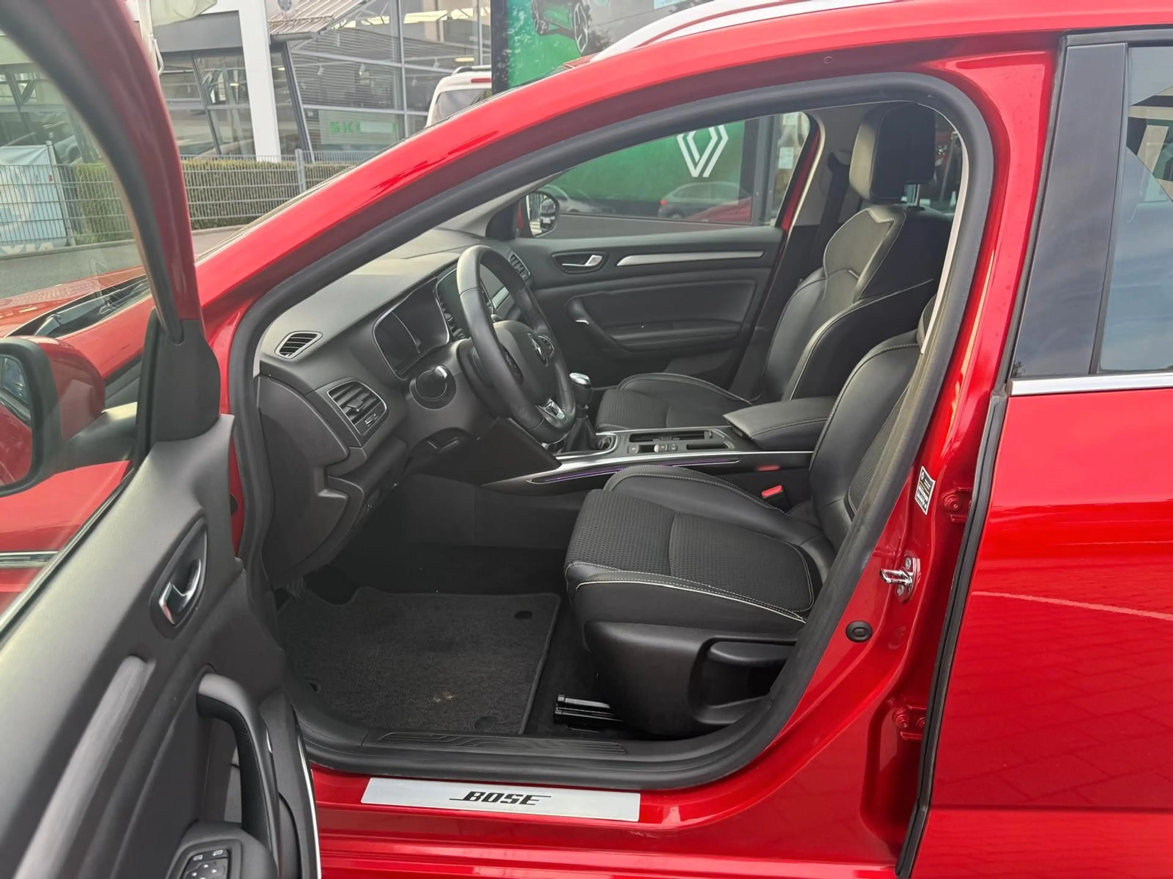 Renault Megane IV Grandtour BOSE-Edition — photo 11