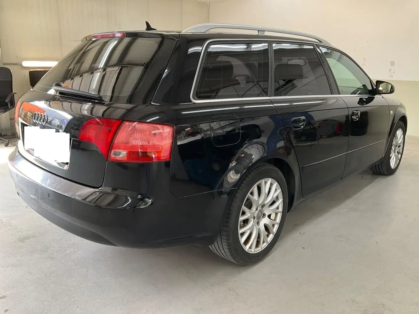 Audi A4 Avant 2.0 TDI DPF Klima/PDC/2.Hand/Navi/Automatik Zwart - 2