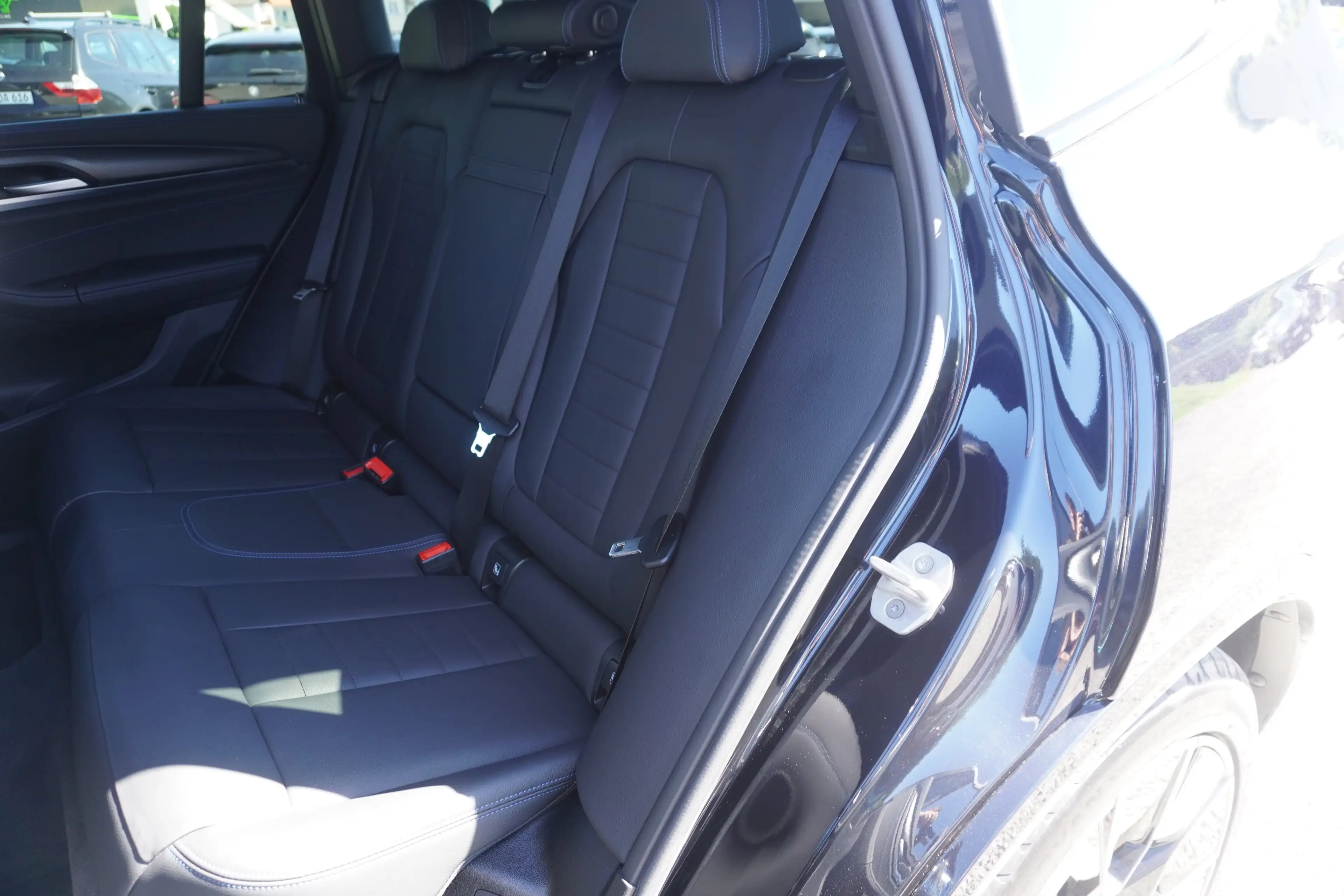 BMW iX3 M Sport — photo 15