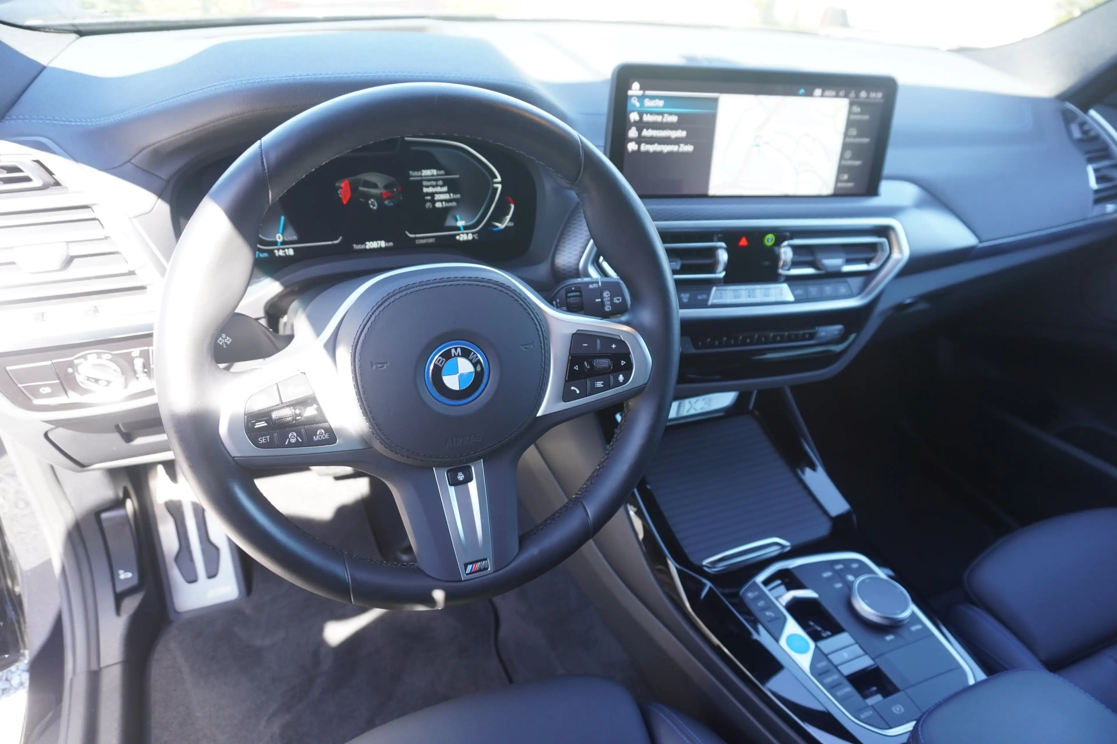 BMW iX3 M Sport — photo 11