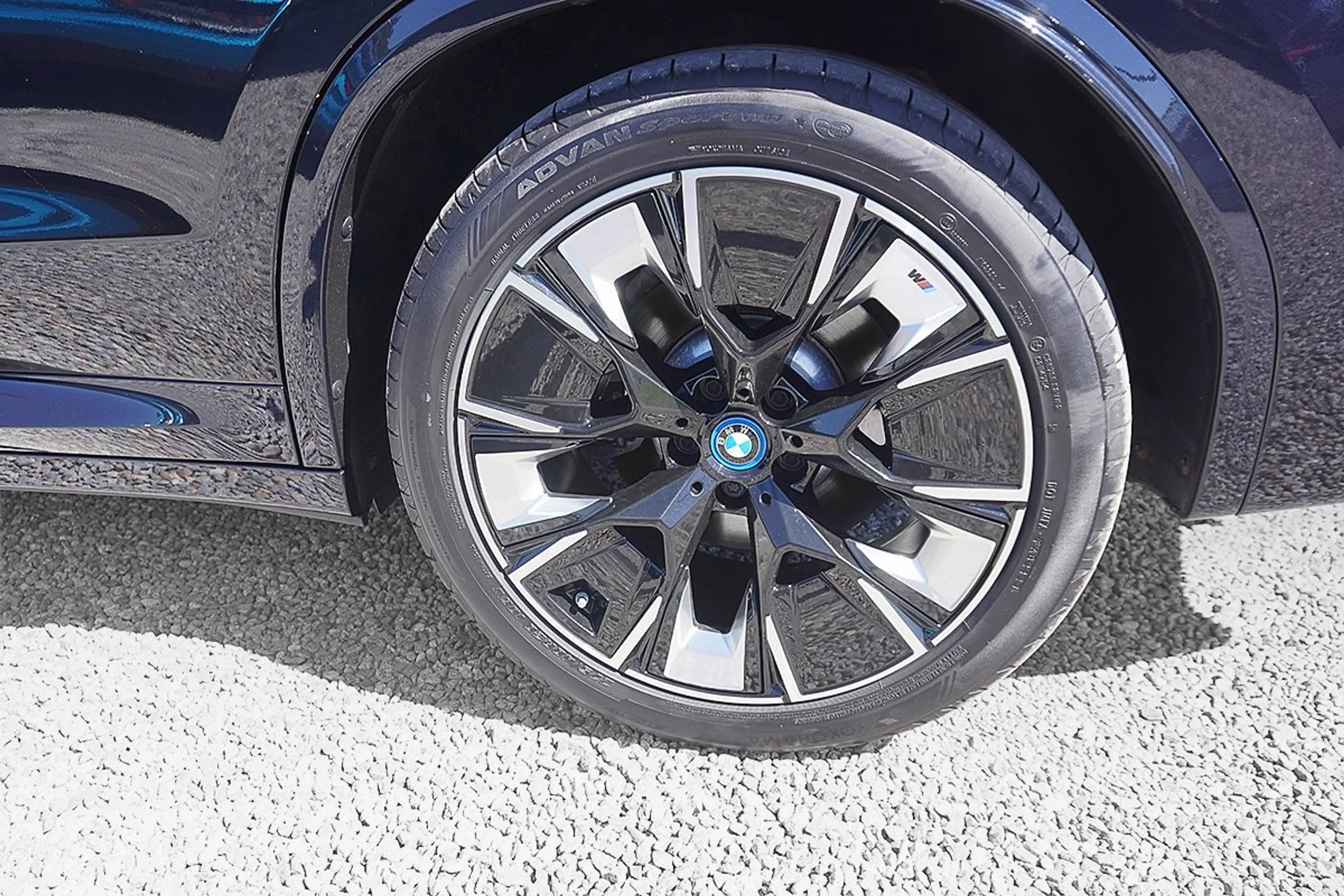 BMW iX3 M Sport — photo 2