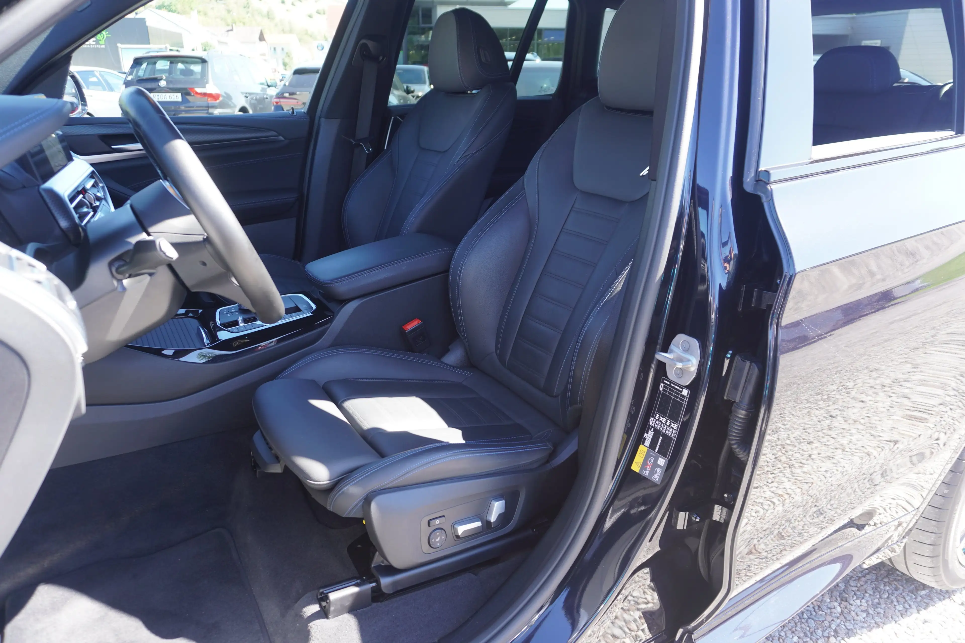 BMW iX3 M Sport — photo 14