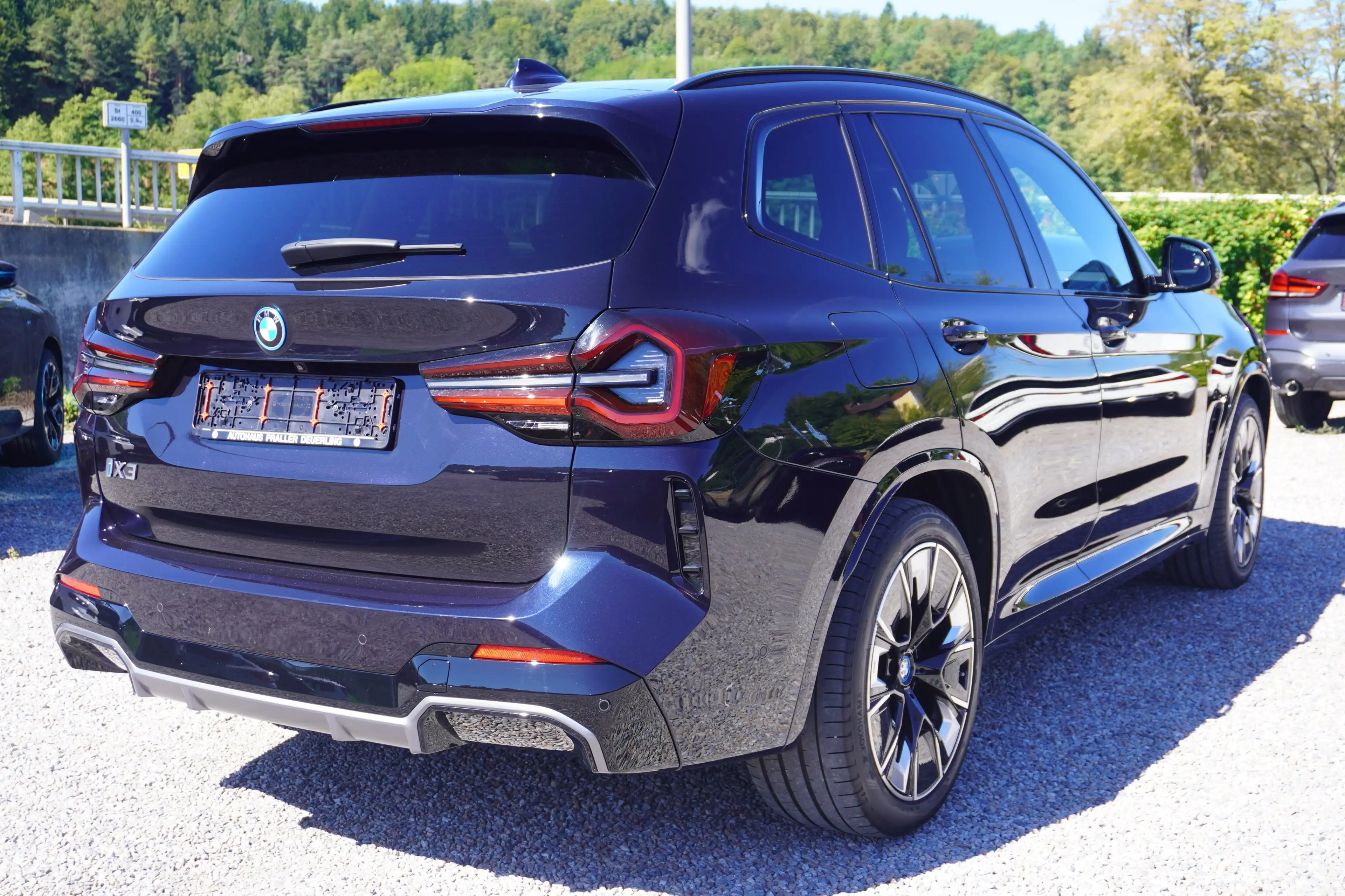 BMW iX3 M Sport — photo 8