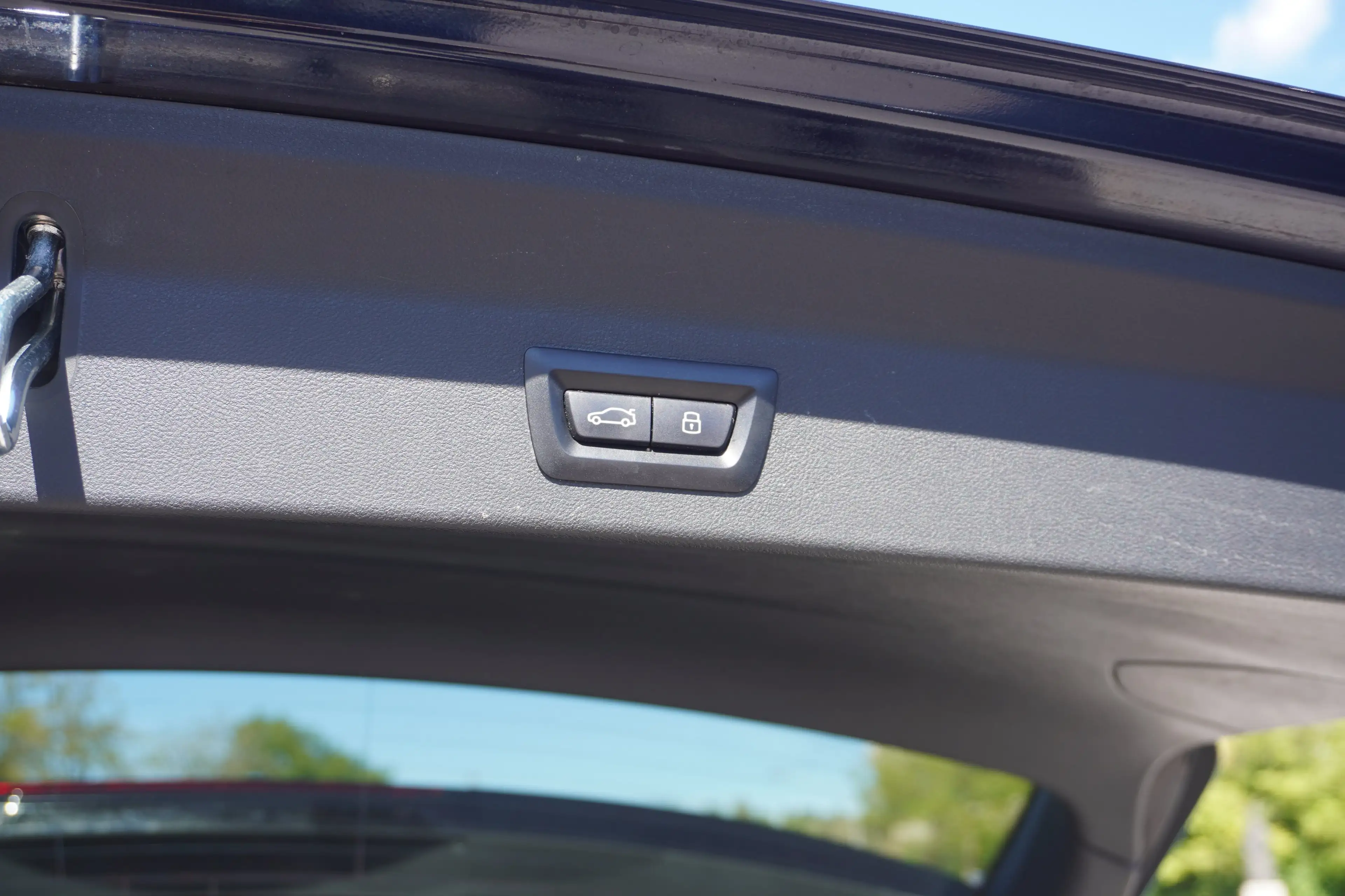 BMW iX3 M Sport — photo 10