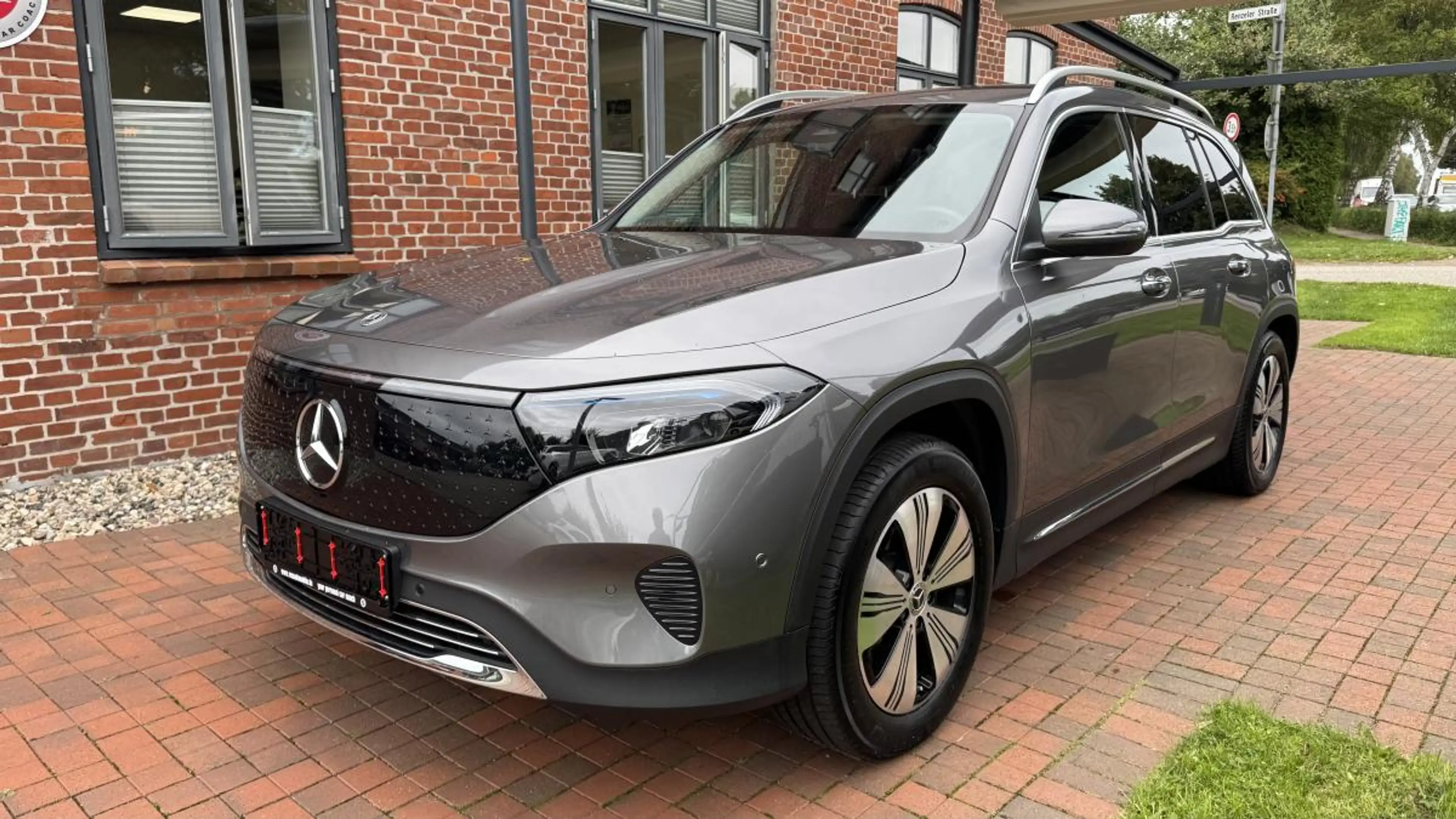 Mercedes-Benz EQB 300 EQB 300 4Matic (243.608)
