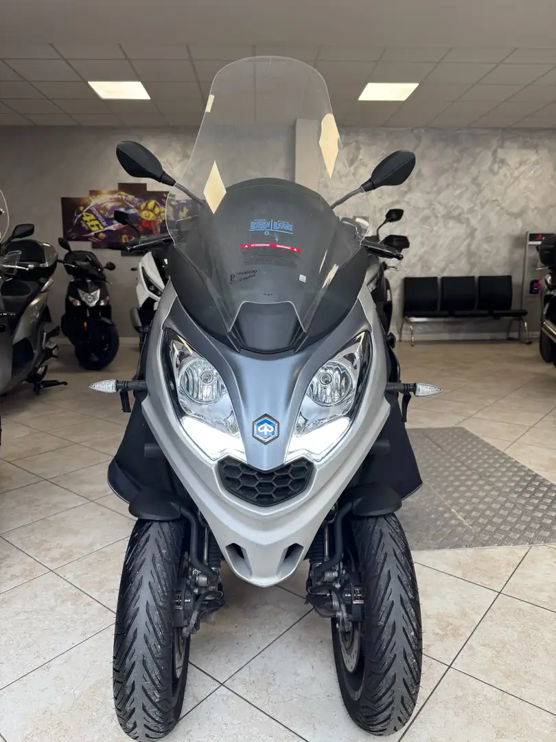 Piaggio MP3 300 HPE Šedá - 2