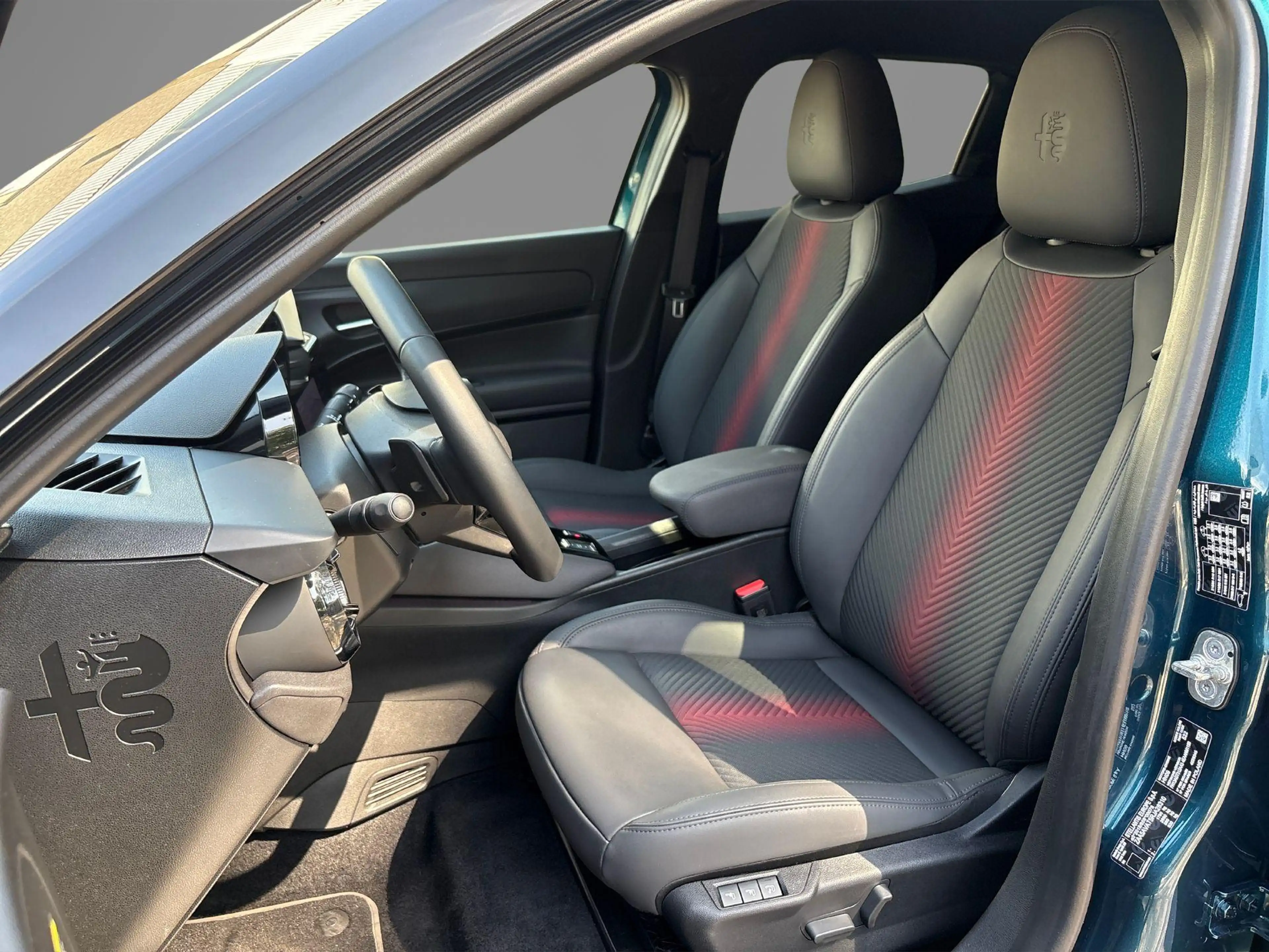 Alfa Romeo Junior 1.2 Turbo Hybrid Ibrida Speciale | Navigatie | Par — photo 2