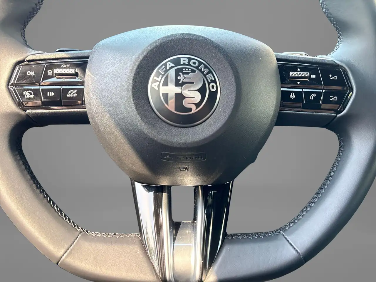 Alfa Romeo Junior 2025 — фото 10