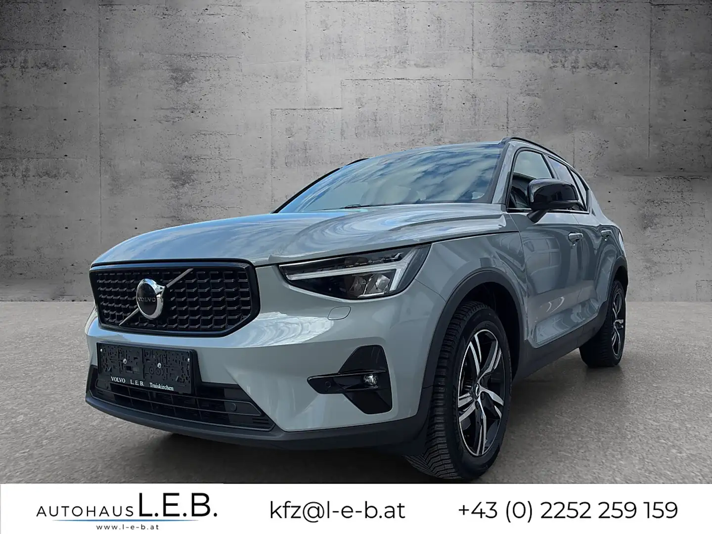 Volvo XC40 XC 40 B3 2WD Plus Dark (EURO 6d) Grau - 1