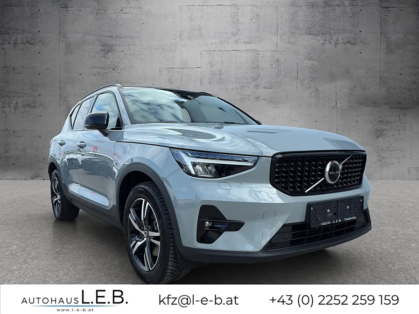 Volvo XC40 XC 40 B3 2WD Plus Dark (EURO 6d) Grau - 2