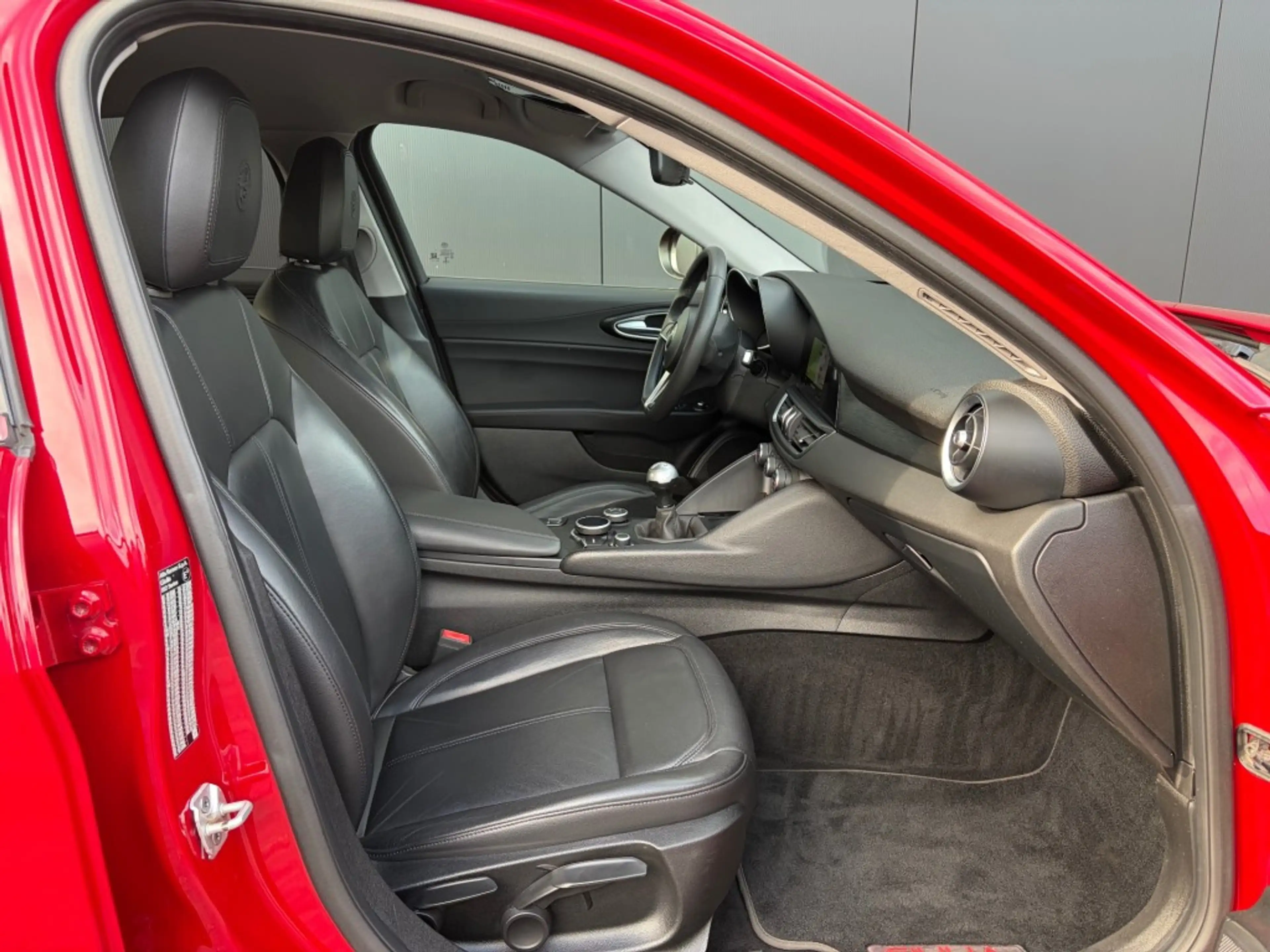 Alfa Romeo Giulia 2.2 Leder Navi Xenon Cruise PDC — photo 3