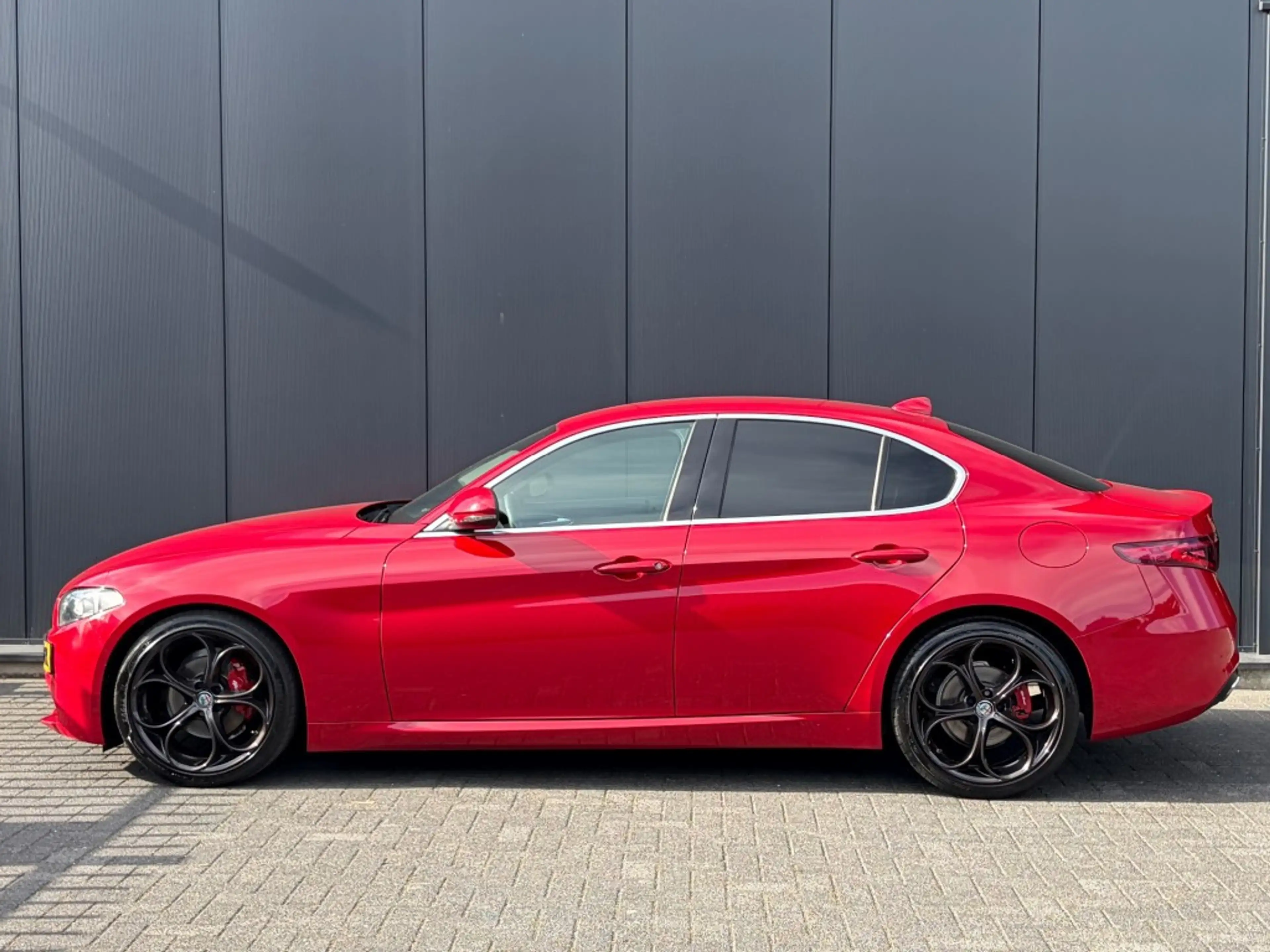 Alfa Romeo Giulia 2.2 Leder Navi Xenon Cruise PDC — photo 11