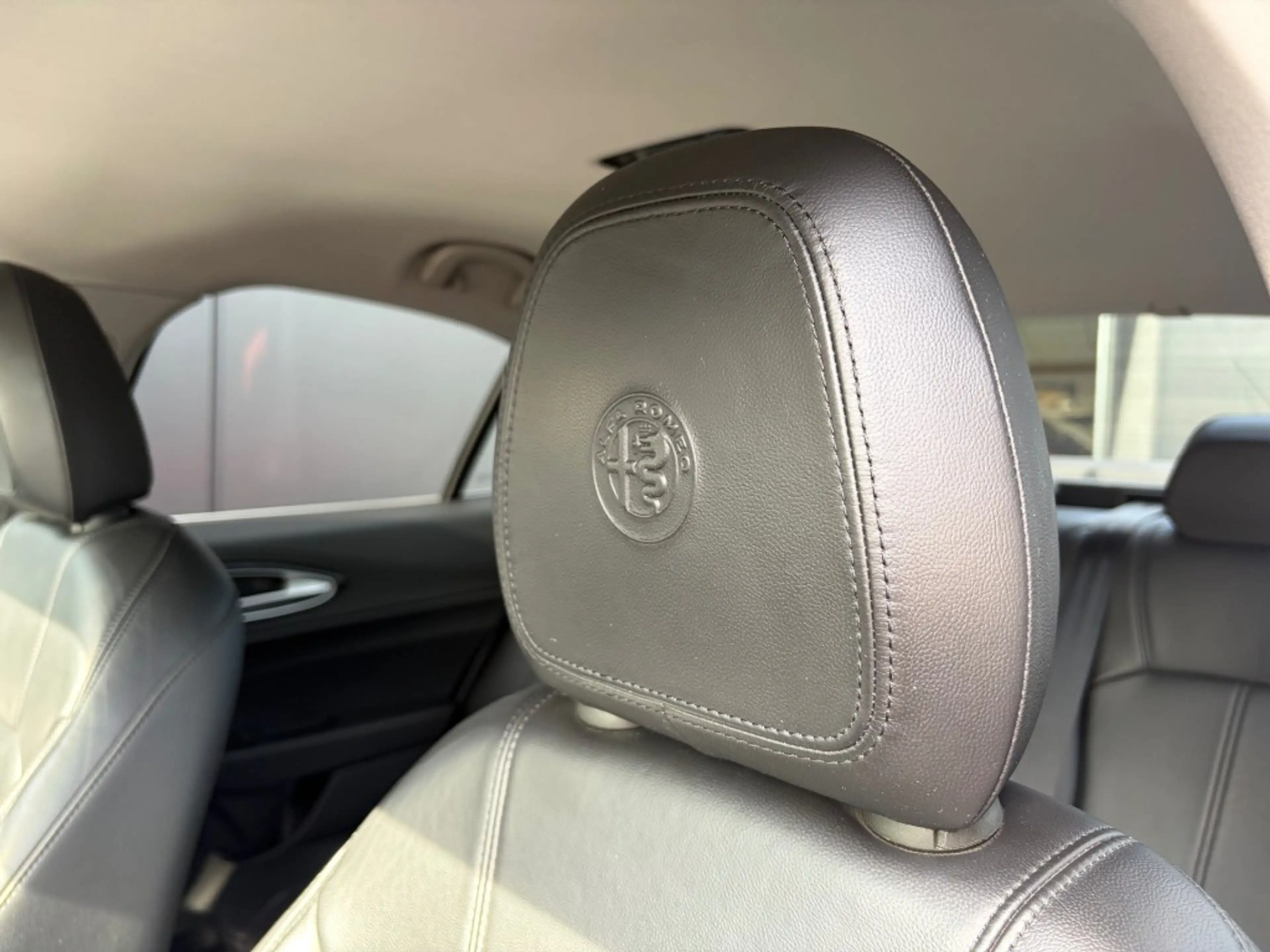 Alfa Romeo Giulia 2.2 Leder Navi Xenon Cruise PDC — photo 16
